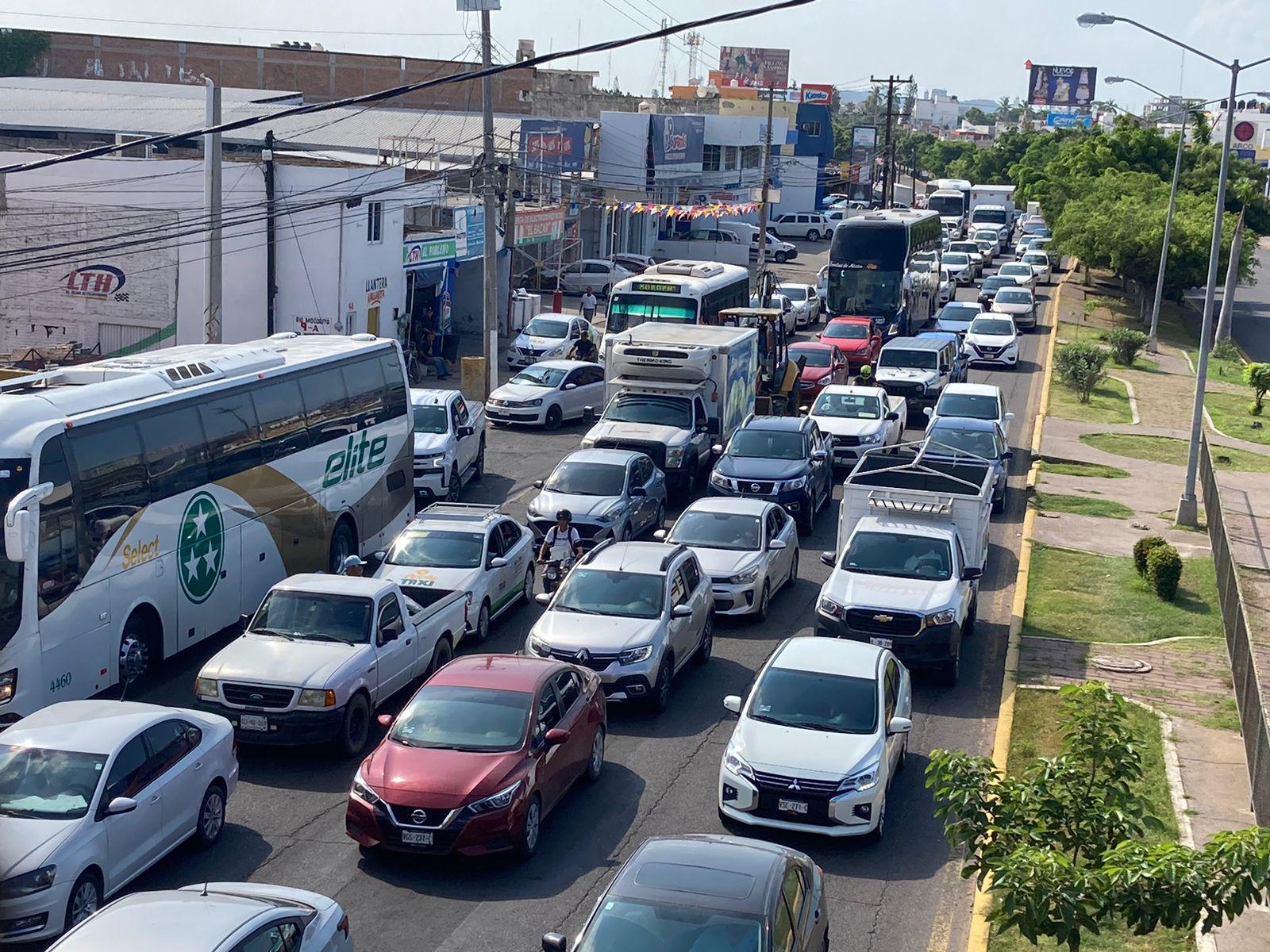 $!Estudiantes de la UAS marchan en Mazatlán para recordar el 2 de octubre