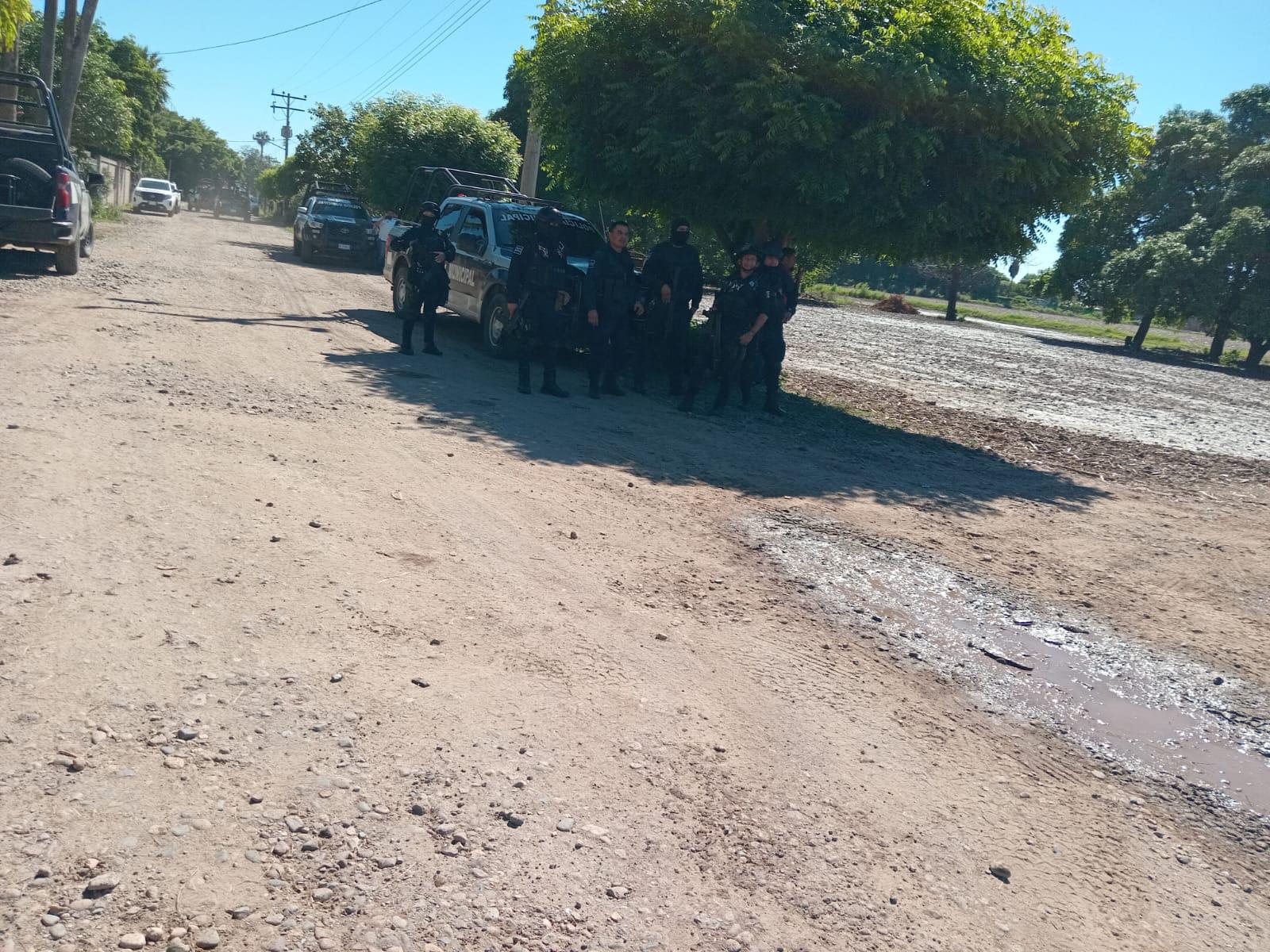 $!Se enfrentan a balazos policías de Navolato y civiles en varios puntos de Lo de Sauceda