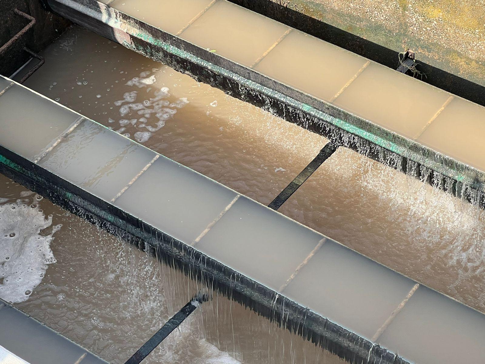 $!Jumapam dice que mejora la calidad del agua, pero en las casas ‘aún sale batida’