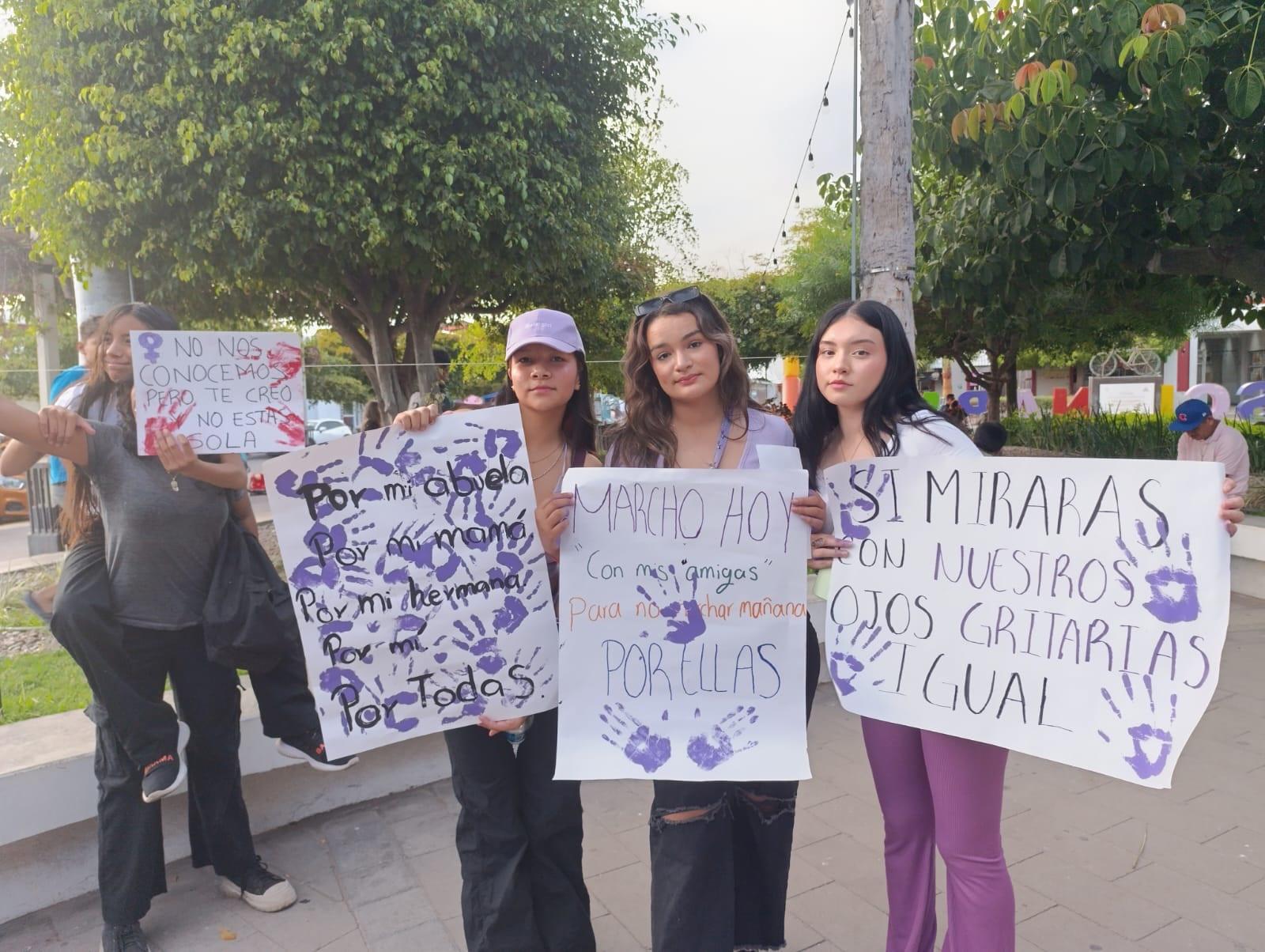 $!En Escuinapa, recuerdan a las víctimas de feminicidio durante el 8M