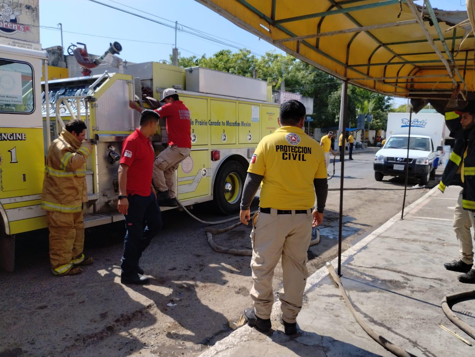 $!Quema de basura genera conato de incendio en el Centro de Escuinapa