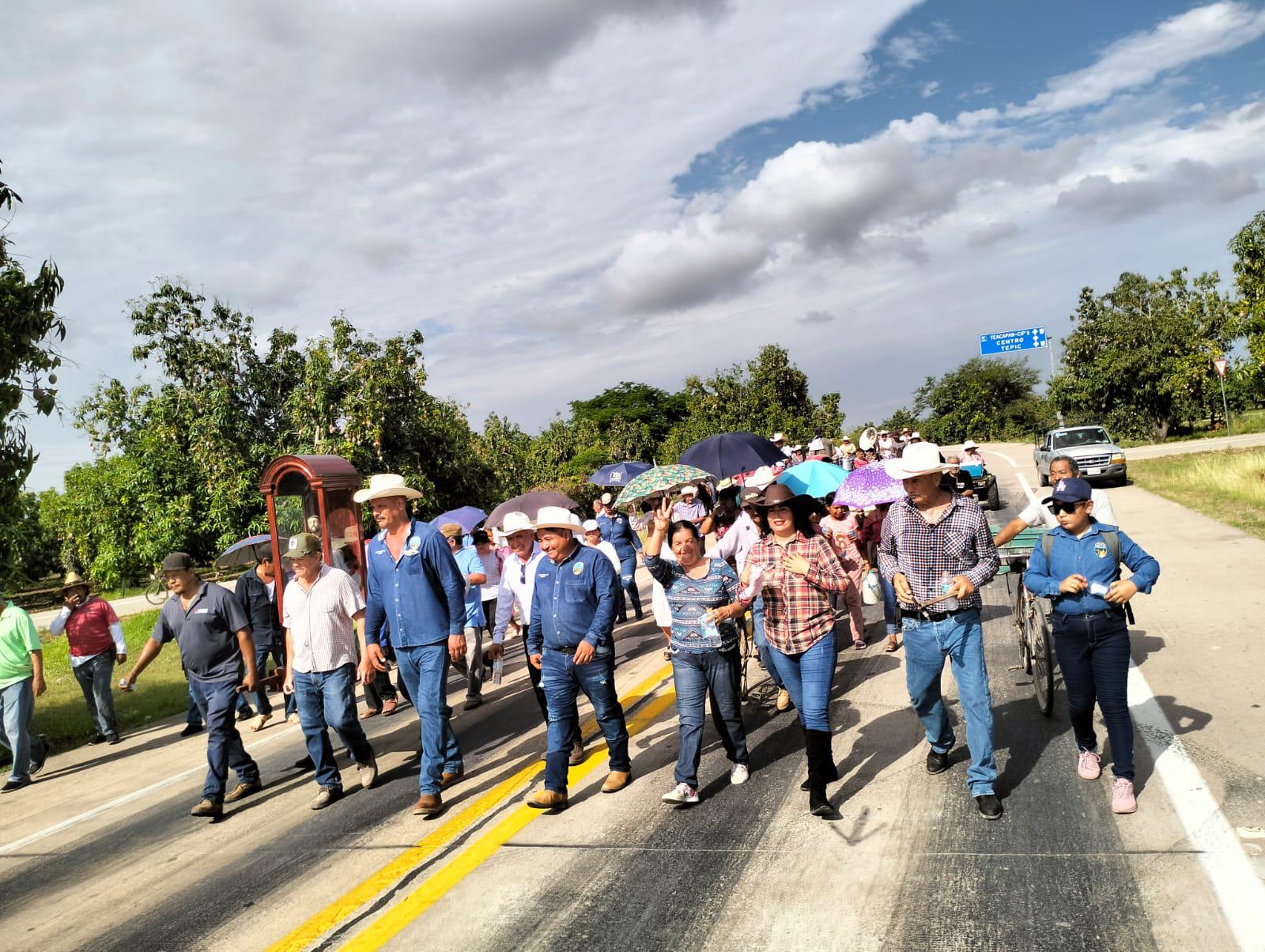 $!En Escuinapa, llevan a San Francisco de Asís a la presa para pedir por las lluvias