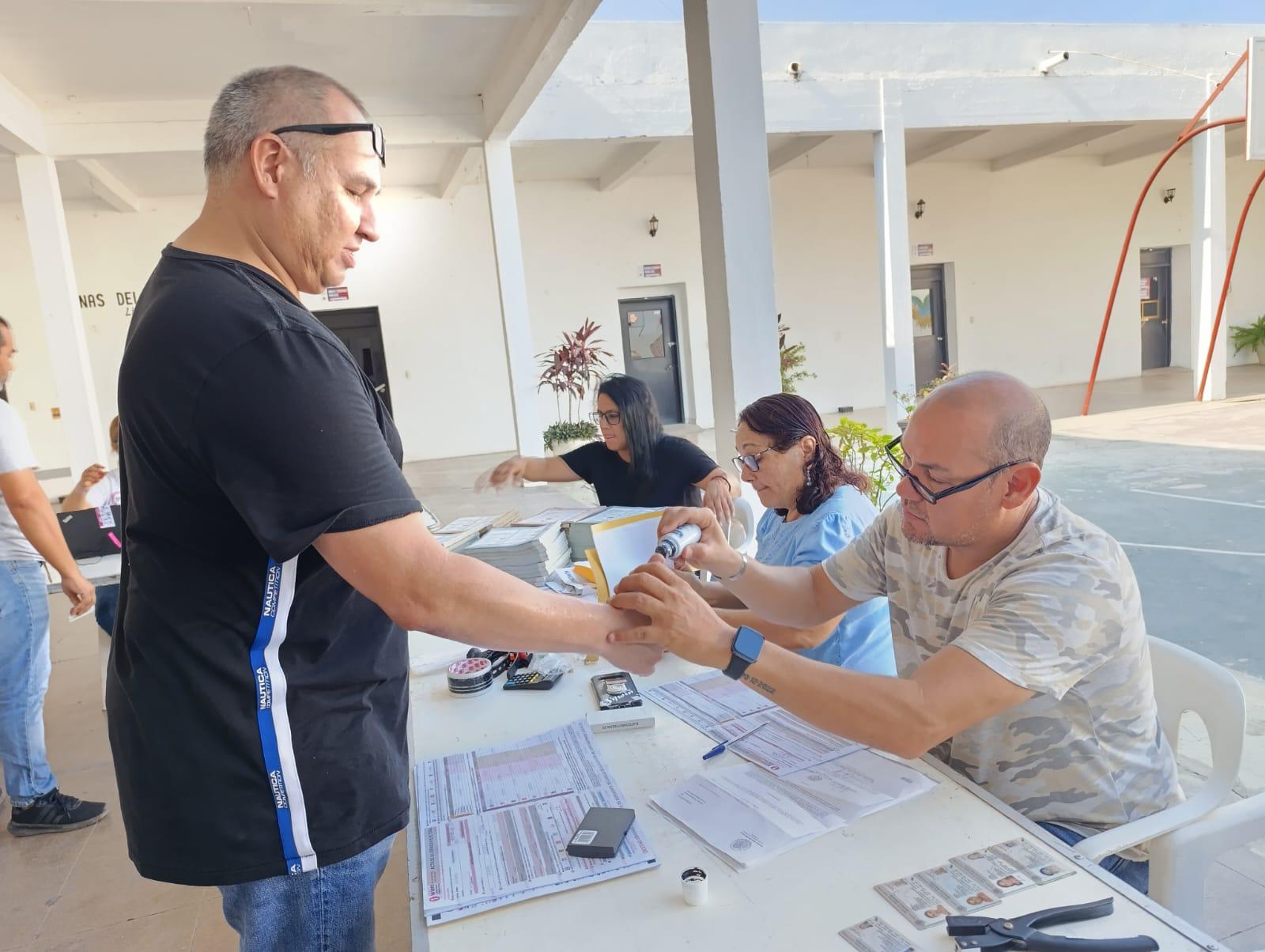 $!Desde temprano hacen fila en casilla especial de Escuinapa