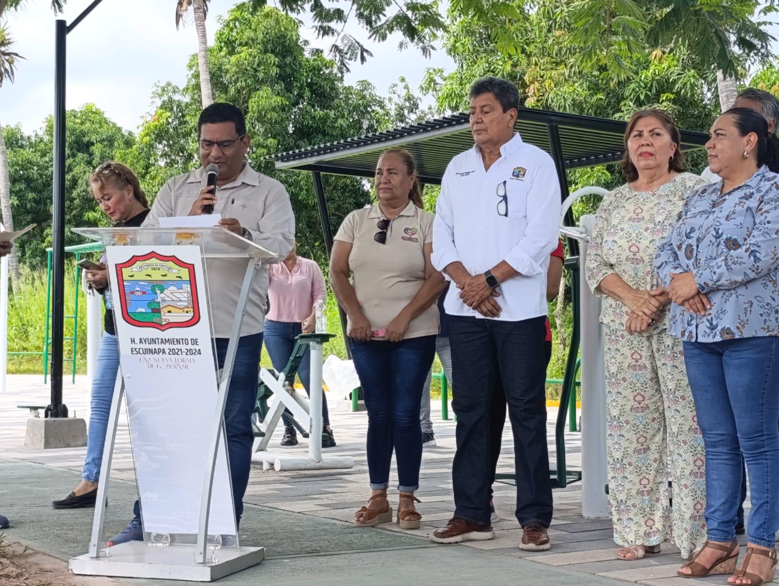 $!Dan banderazo a ampliación de parque lineal en Escuinapa