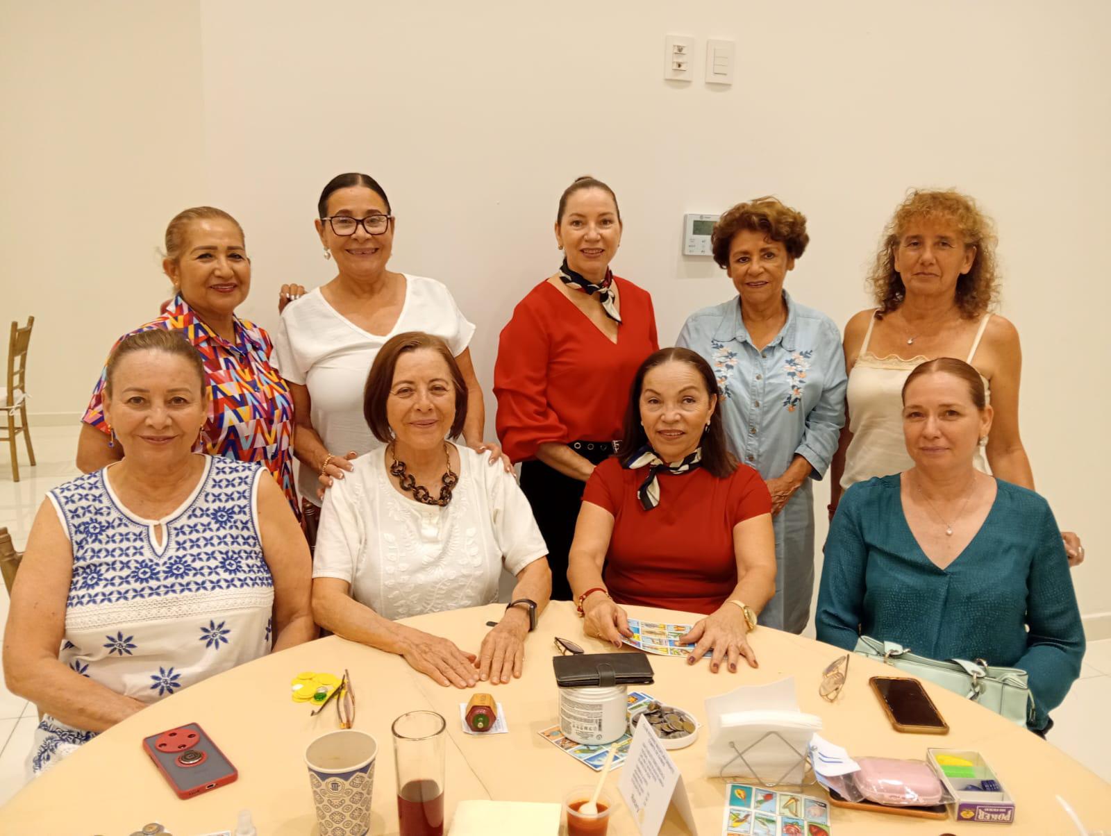 $!Lupita Reyes, Clara Lizárraga, Ana Garzón, Ofelia Vazavilbazo, Edith Musquiz, Chuyita Lizárraga, Leonor Lizárraga, Gris Garzón y Lupita Ponce.