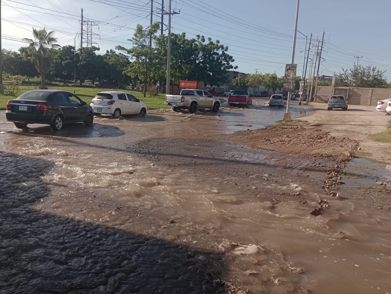 $!Constructora rompe tubería y deja sin agua a más de 40 colonias al norte de Mazatlán; hay un detenido