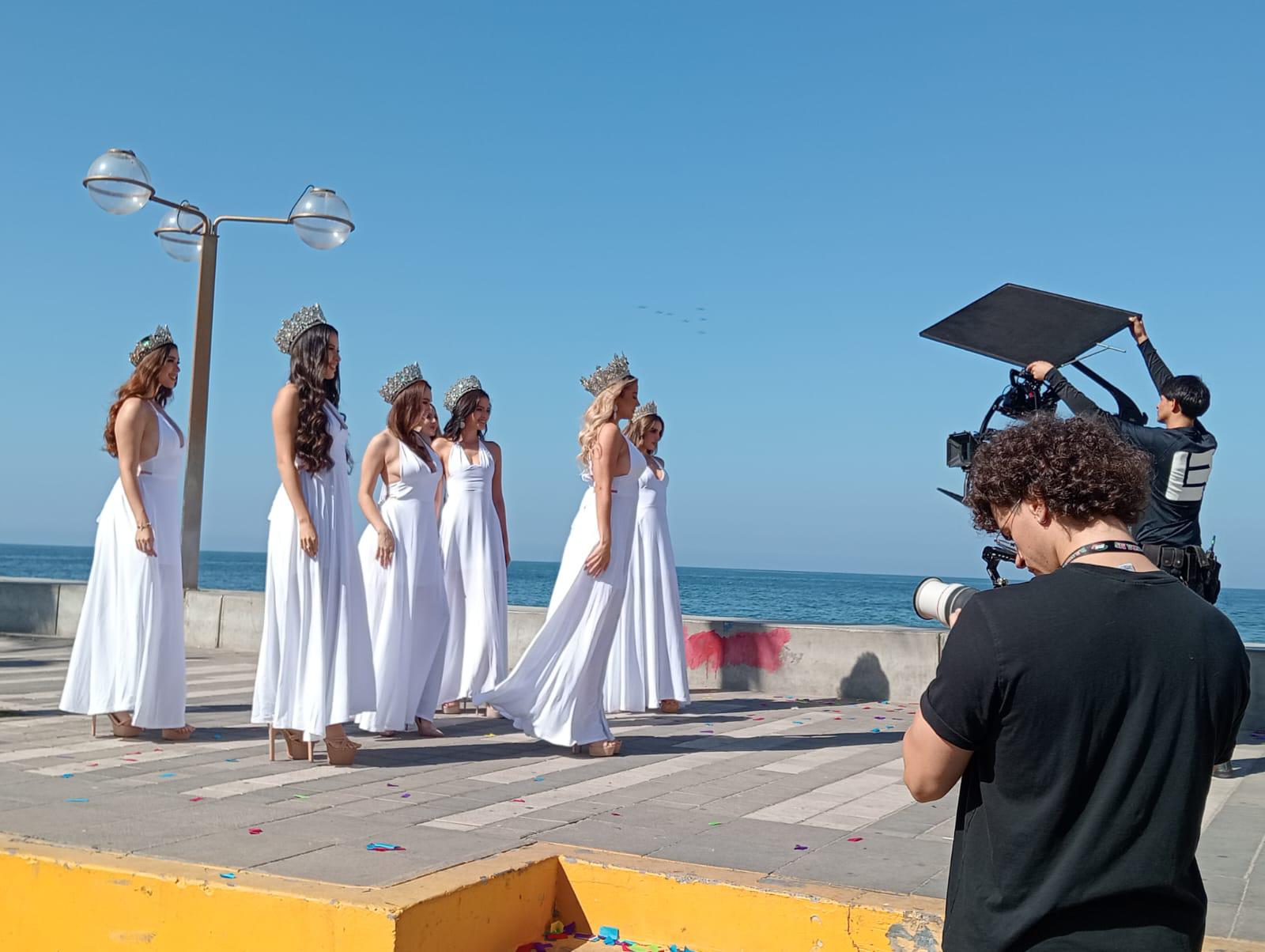 $!En el video clip promocional, que se graba en el área de Olas Altas, participan reinas y ex reinas del Carnaval.