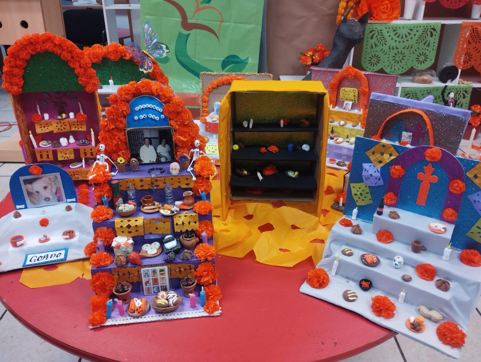 $!Exponen trabajos del Taller de Mini Altares y Calaveritas Literarias