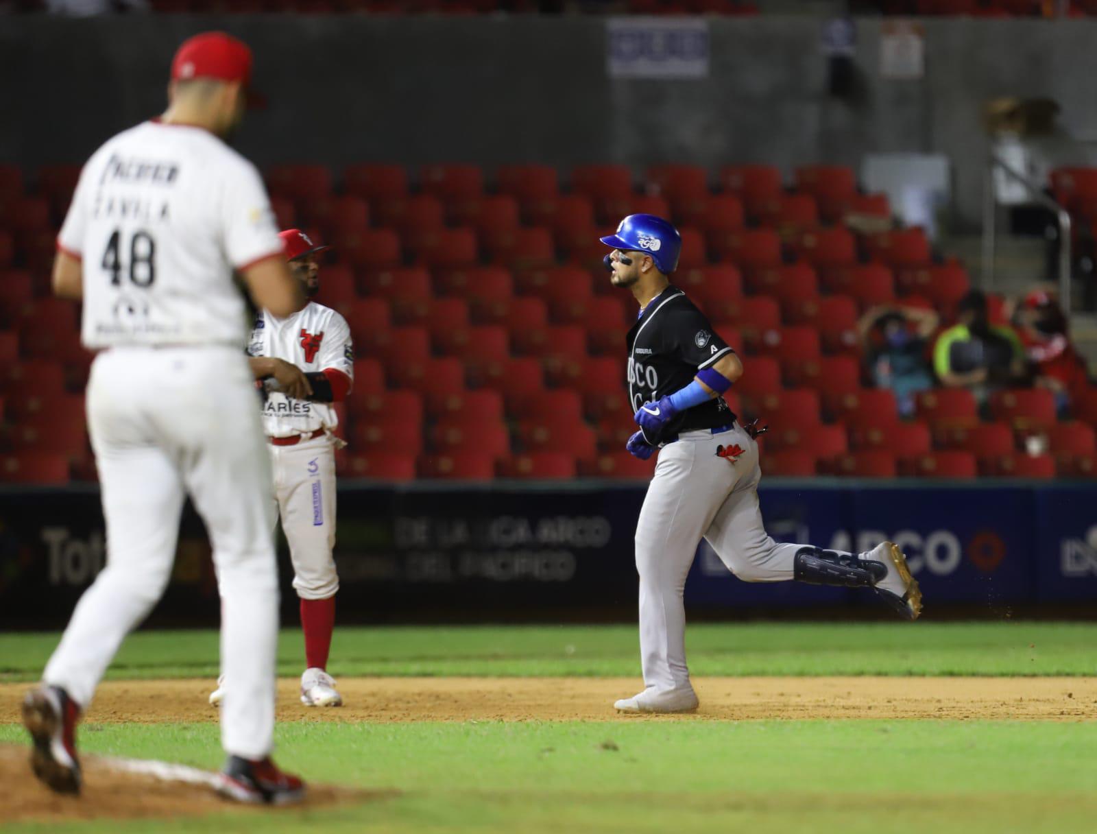 $!Venados de Mazatlán deja tendido a Charros de Jalisco en feria de carreras