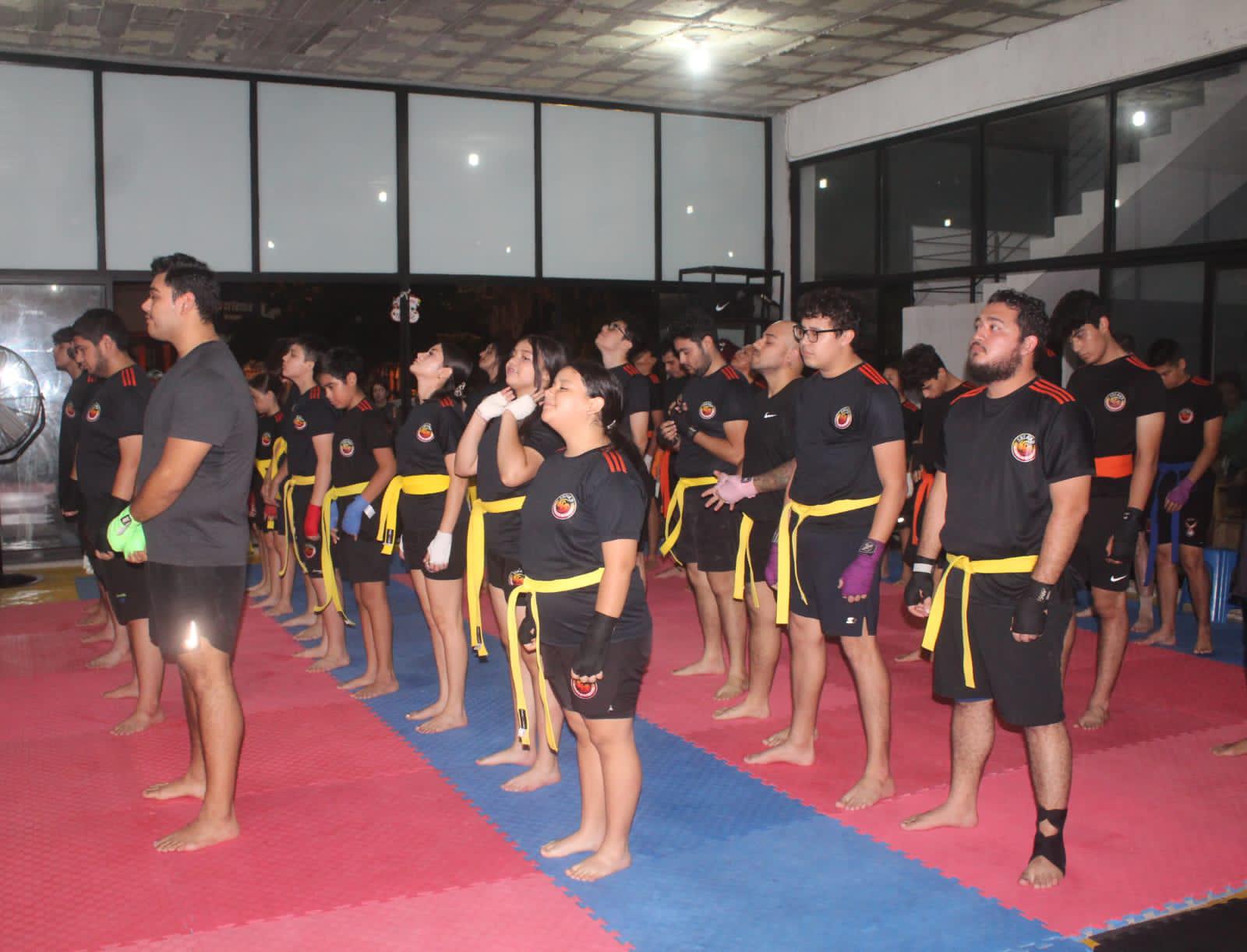 $!Se gradúan alumnos de la Academia de Kickboxing Suzaku