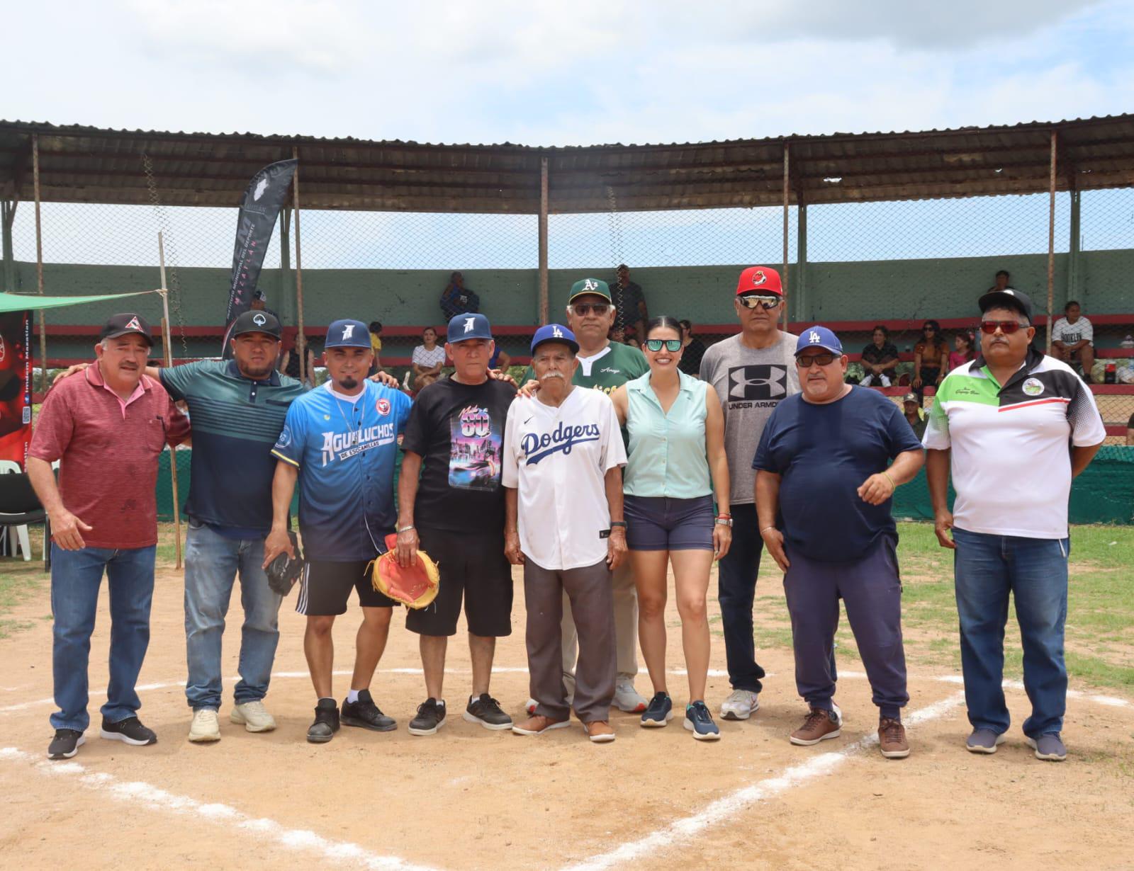 $!Viven emotivo playball en la Liga Campesina Río Presidio de Verano