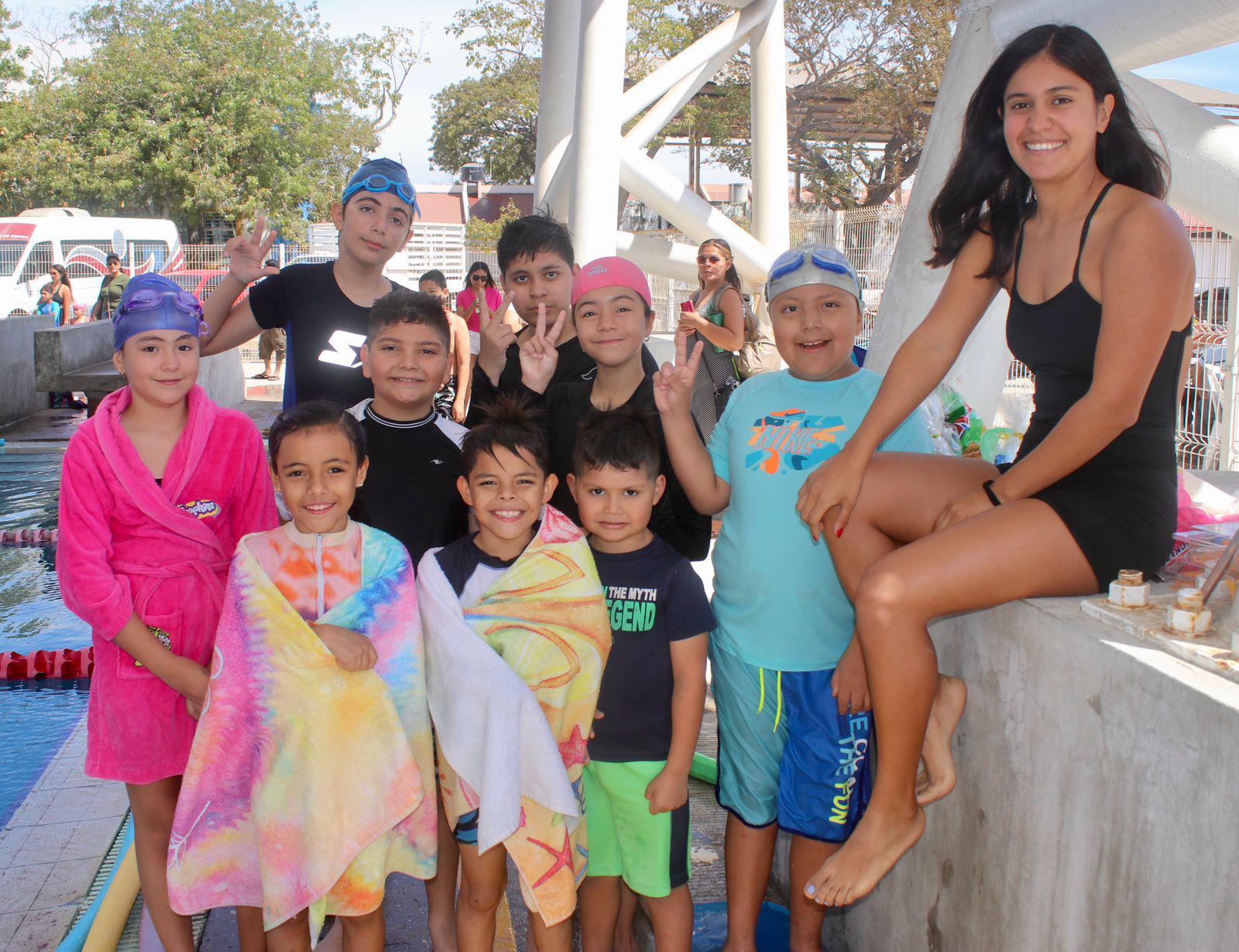 $!Cierran cientos de niños con gran alegría el Curso Intensivo de Natación de Semana Santa