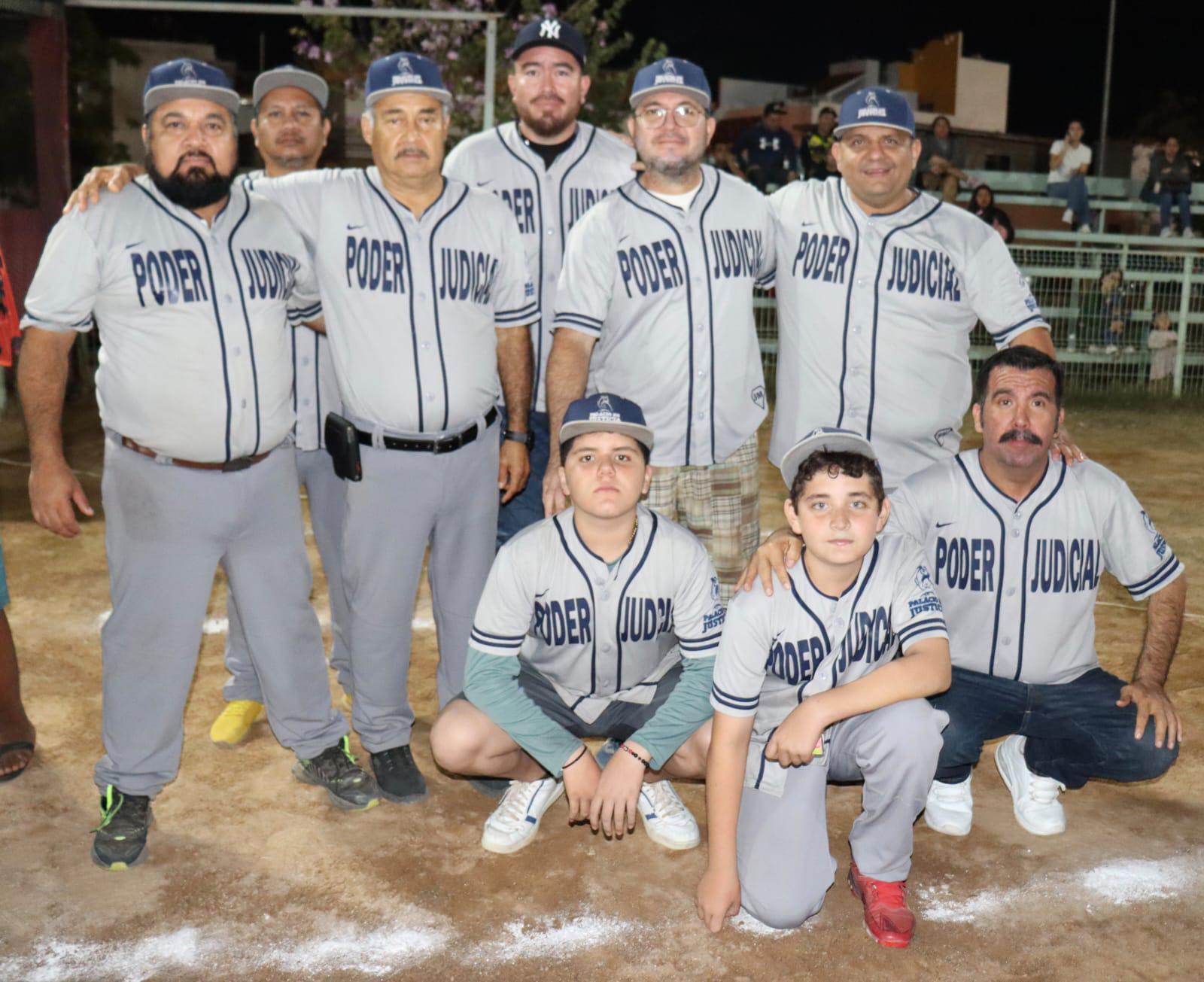 $!Premian e inauguran en la Liga de Softbol Imdem