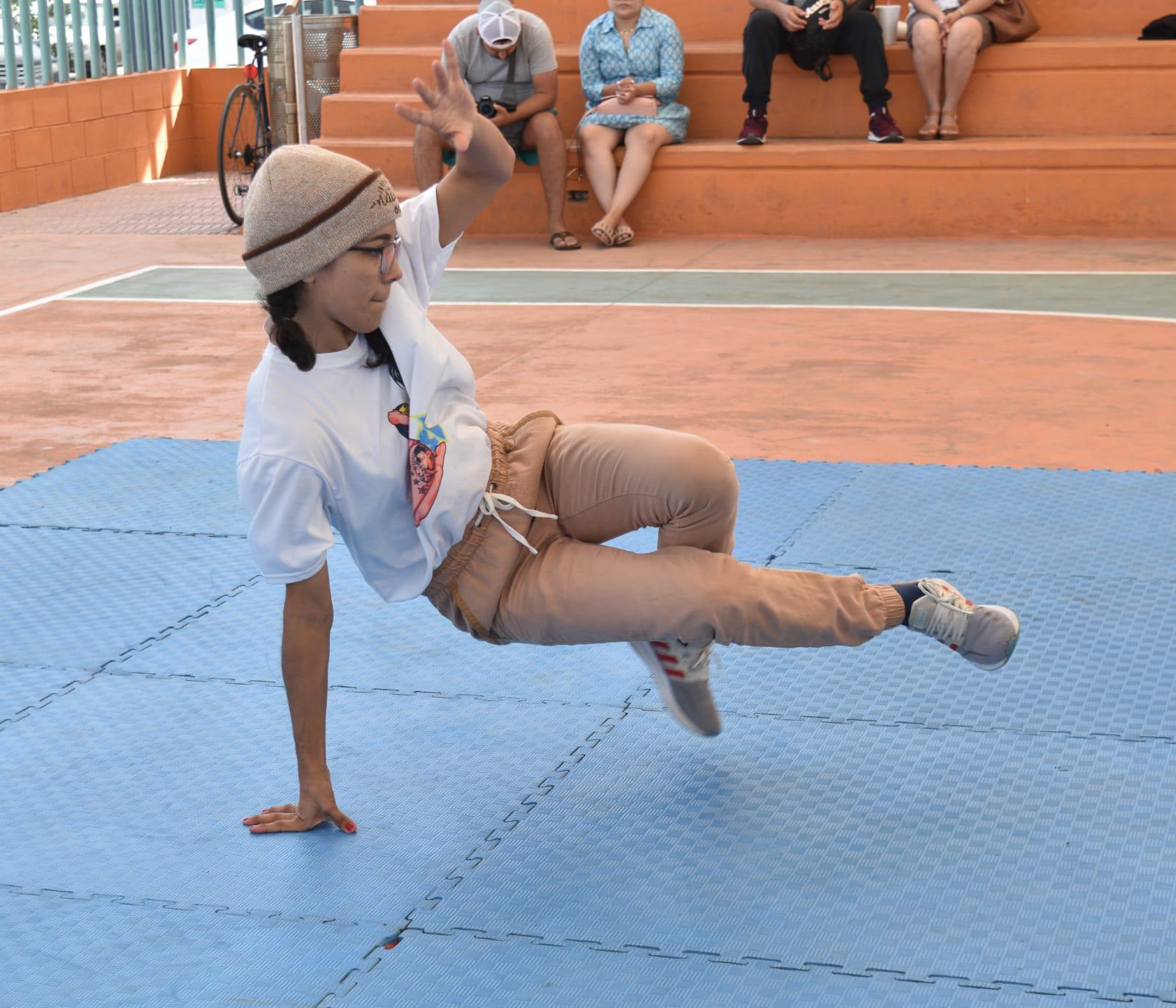 $!B-Boys y B-Girls arman batallas de breaking, en la cancha del Parque Martiniano Carvajal