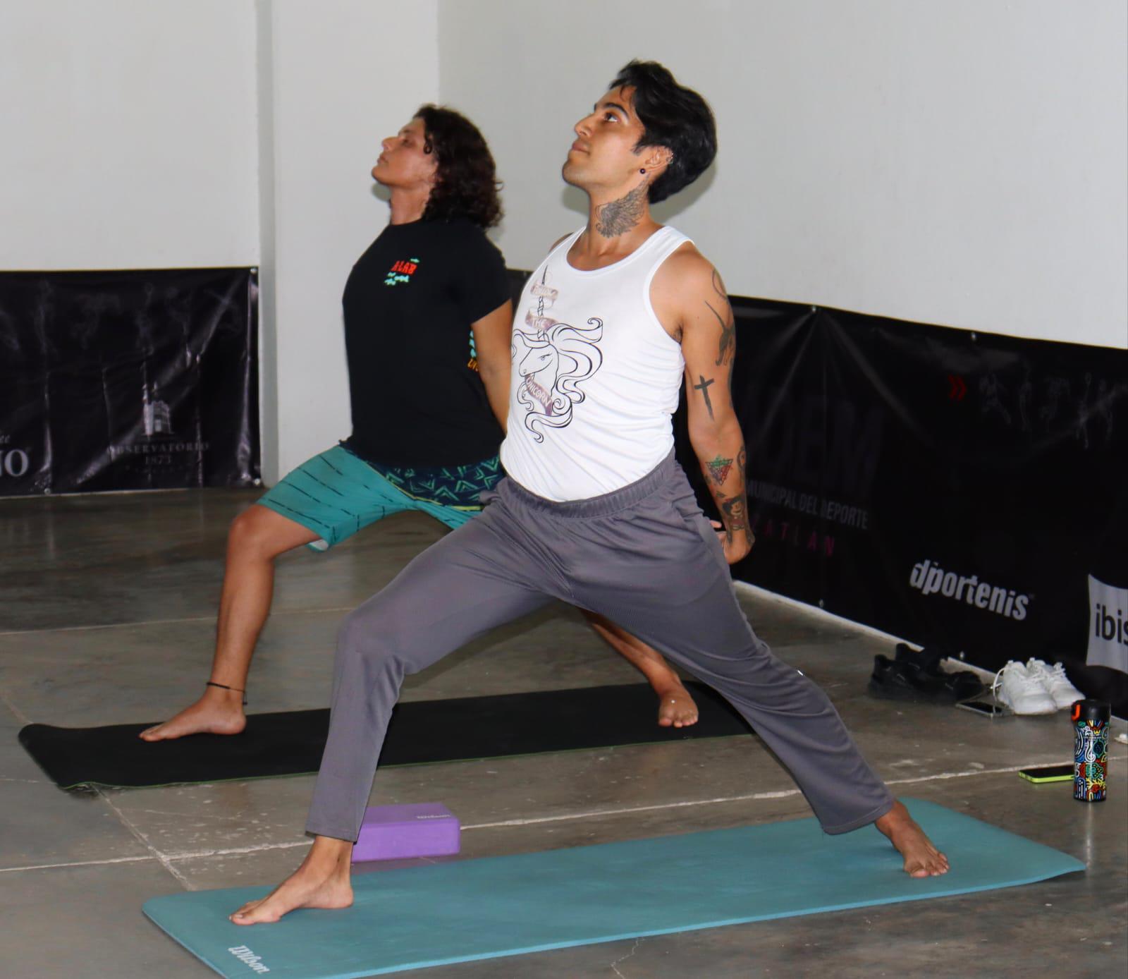 $!Energía positiva llega a Mazatlán con el Día Internacional del Yoga