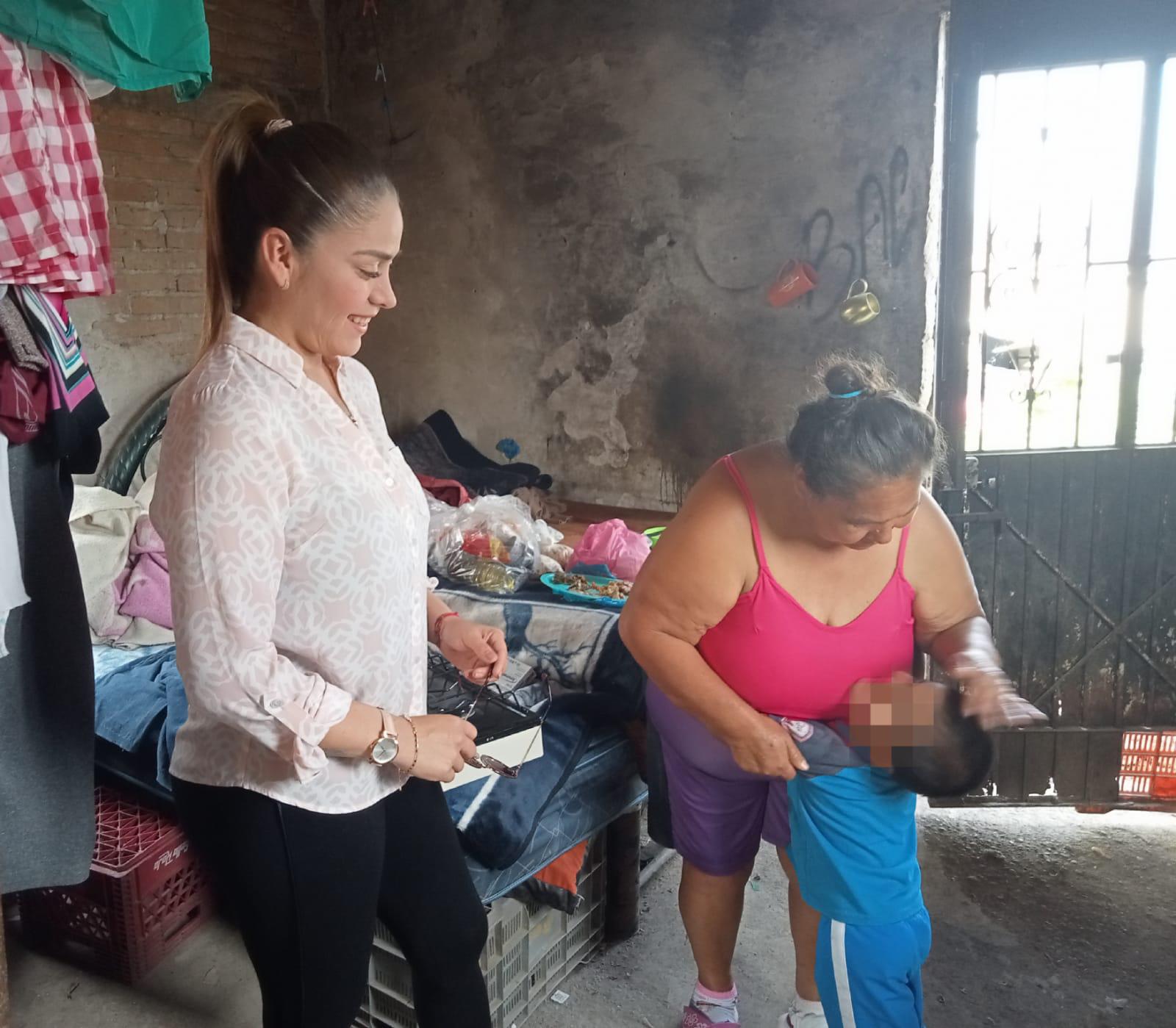 $!Lleva DIF Escuinapa ayuda a María del Carmen