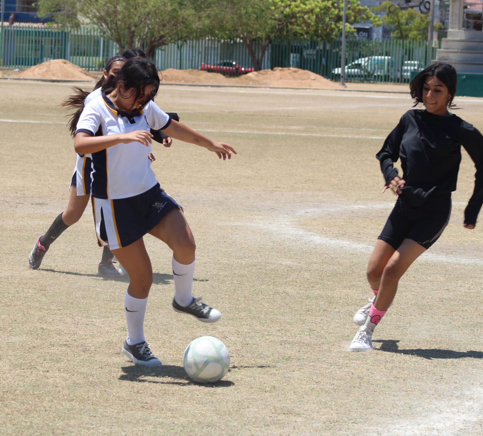 $!Se cuela Secundaria 8 a semifinales de futbol femenil de la Olimpiada Deportiva