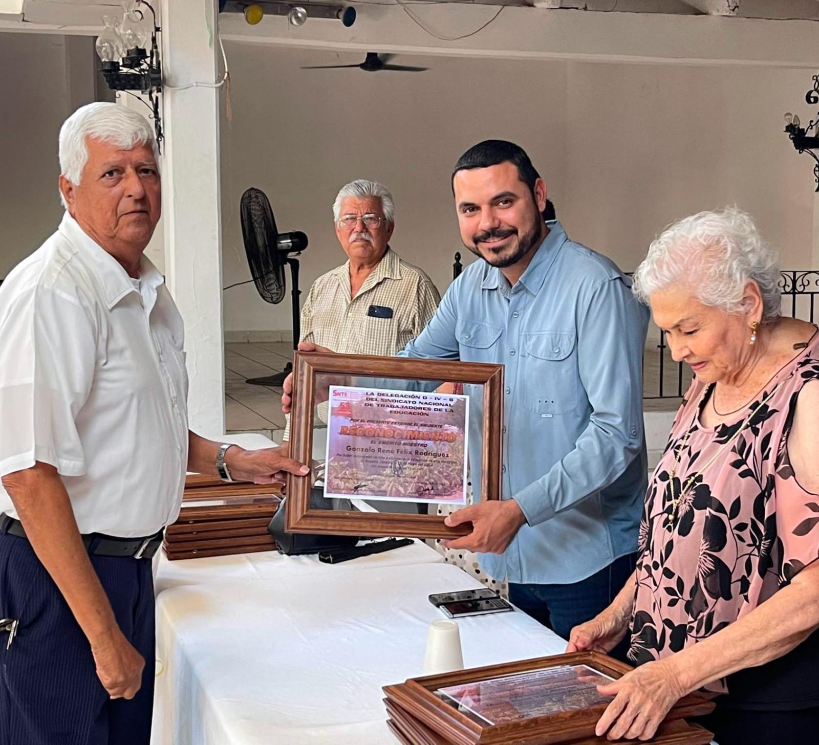 $!Reconocen a docentes jubilados del SNTE 53 en Rosario