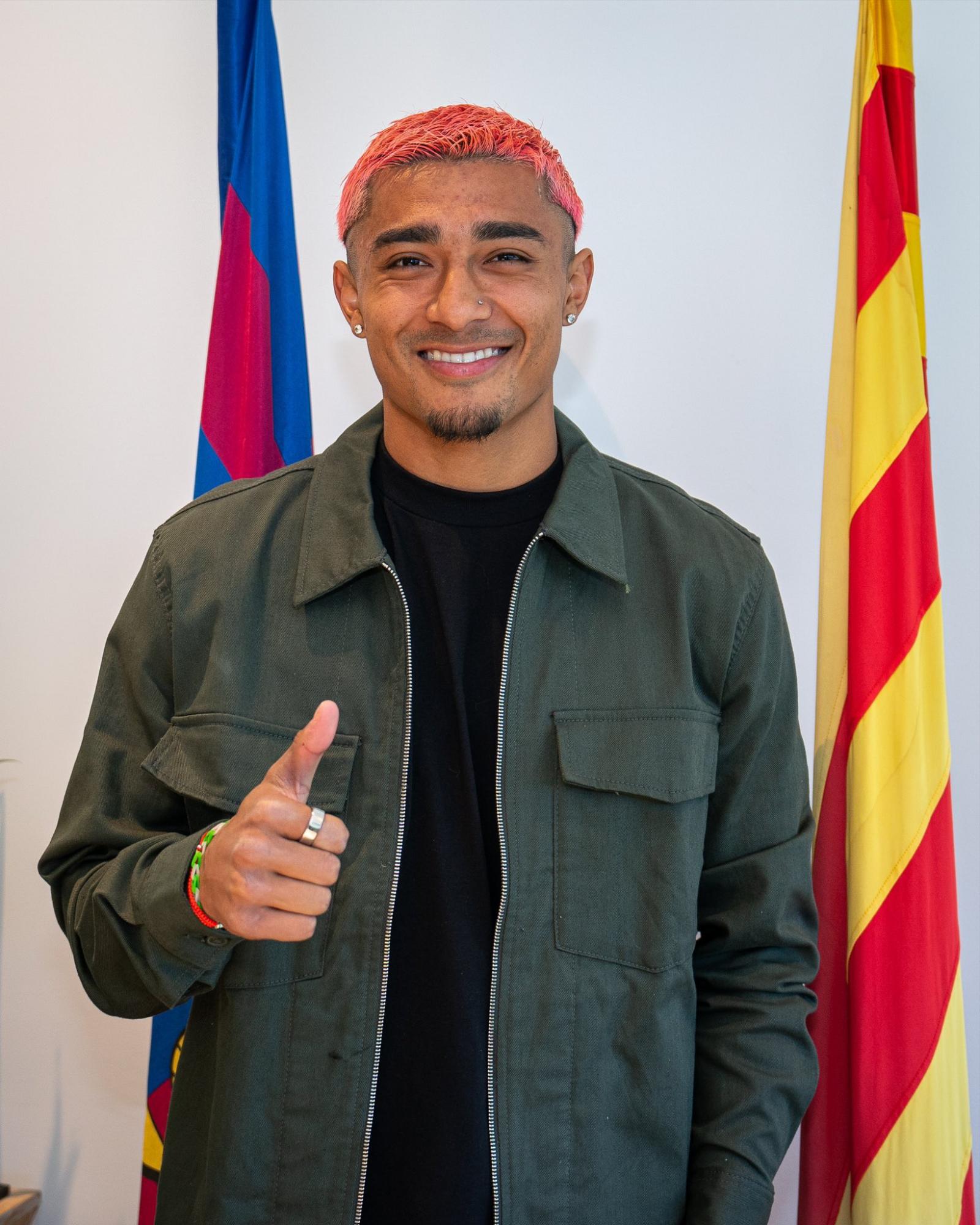 $!Barcelona hace oficial el fichaje de mexicano Julián Araujo