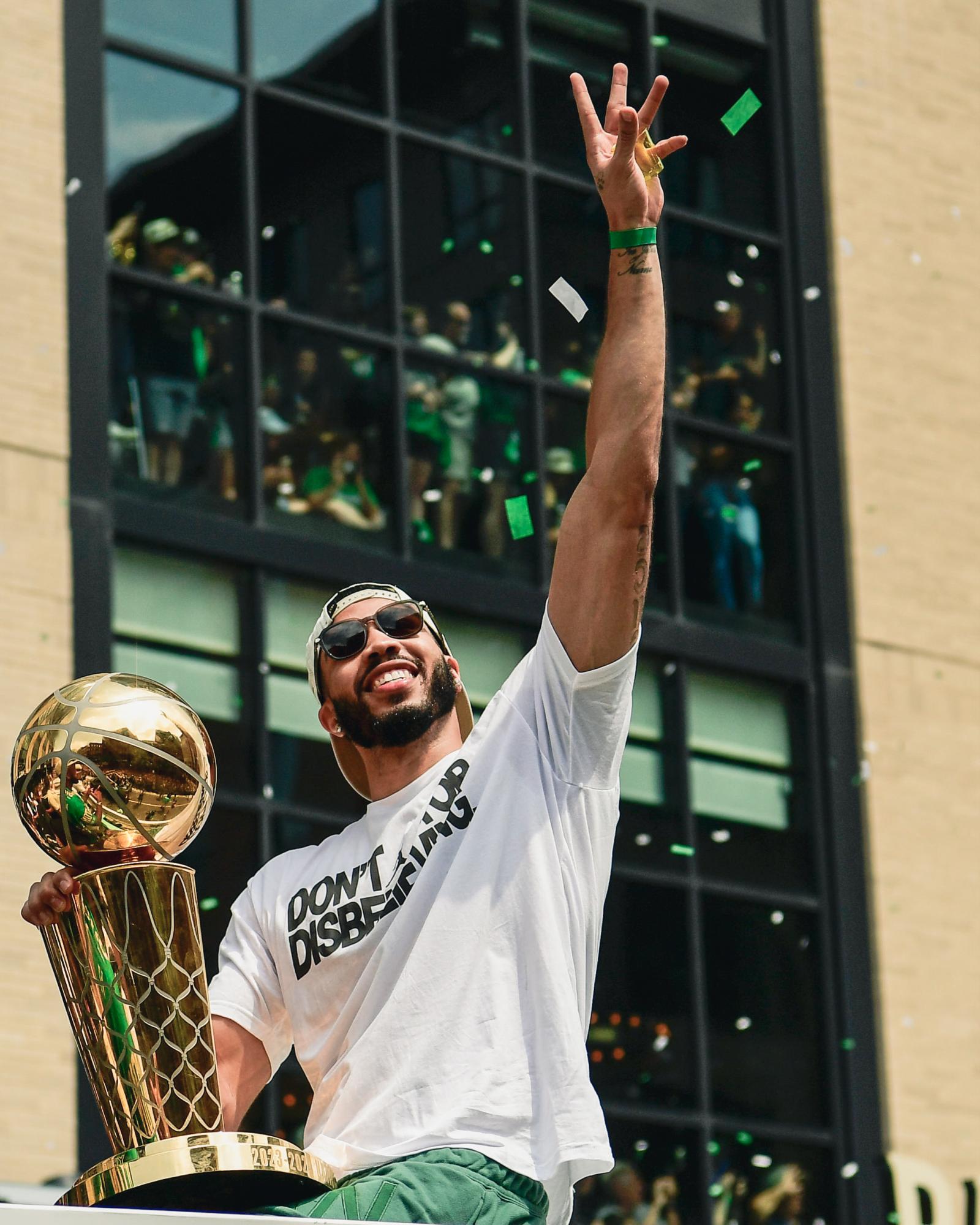 $!Celtics celebra con multitudinario desfile su décimo octavo campeonato de la NBA