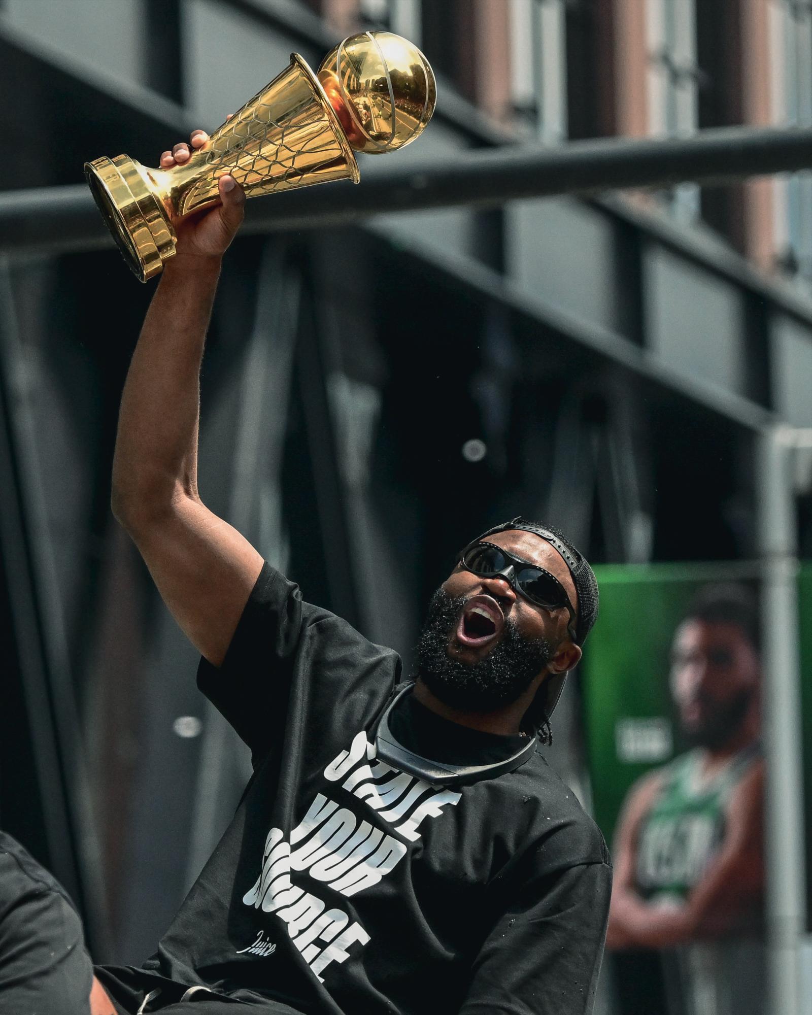 $!Celtics celebra con multitudinario desfile su décimo octavo campeonato de la NBA