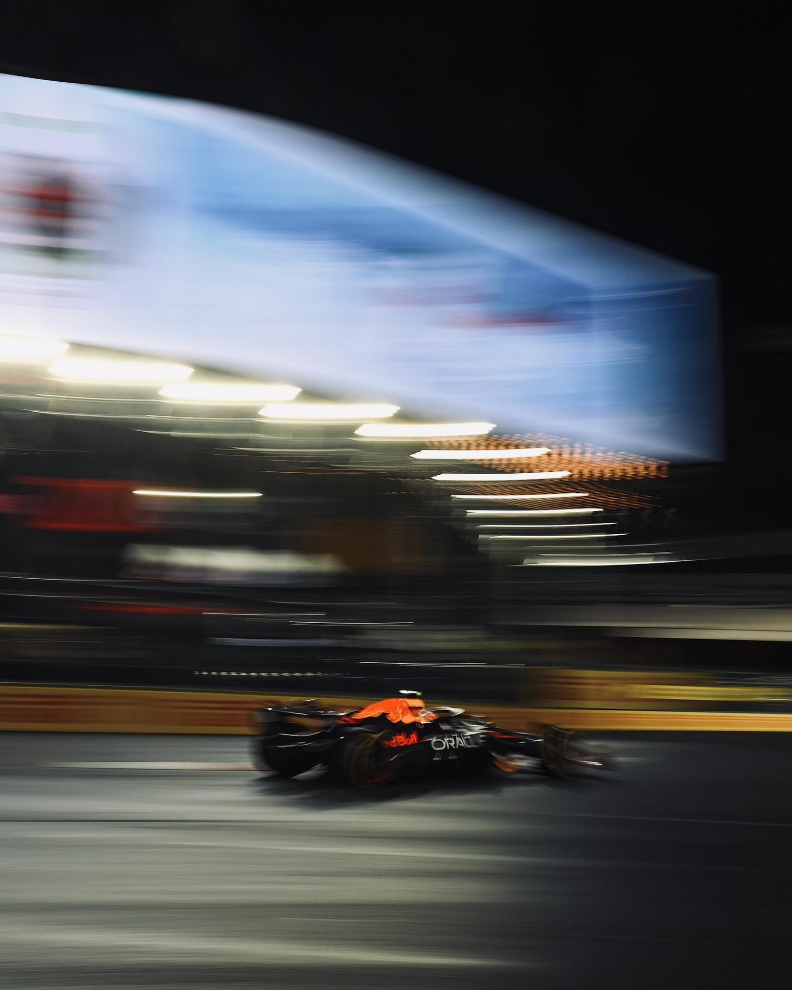 $!Checo Pérez sigue sin suerte: eliminado en Q1 del Gran Premio de Las Vegas; Russell se lleva la pole