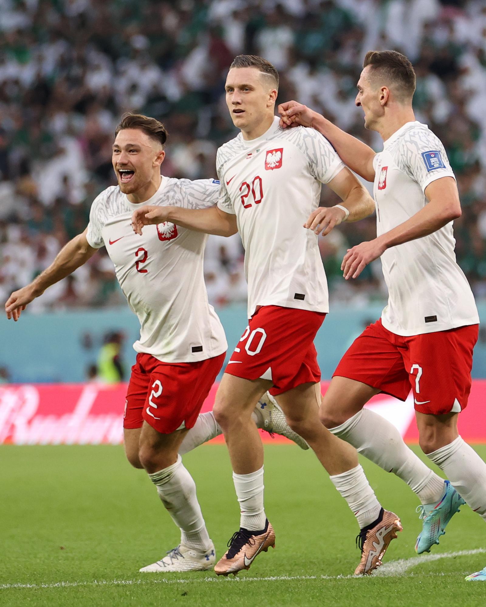 $!Polonia gana 2-0 a Arabia y complica a México