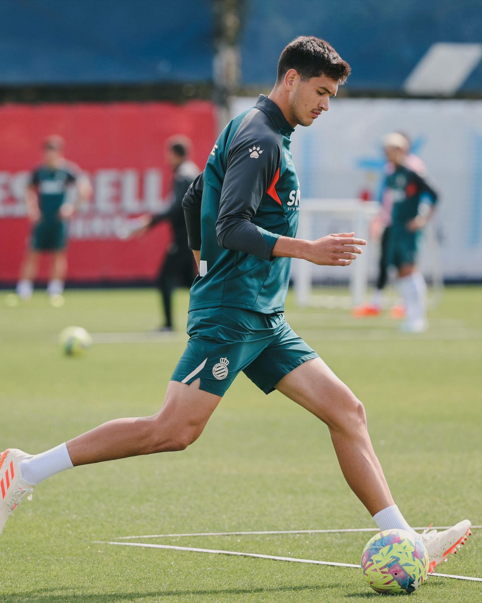 $!César Montes se niega a entrenar para forzar su salida del Espanyol