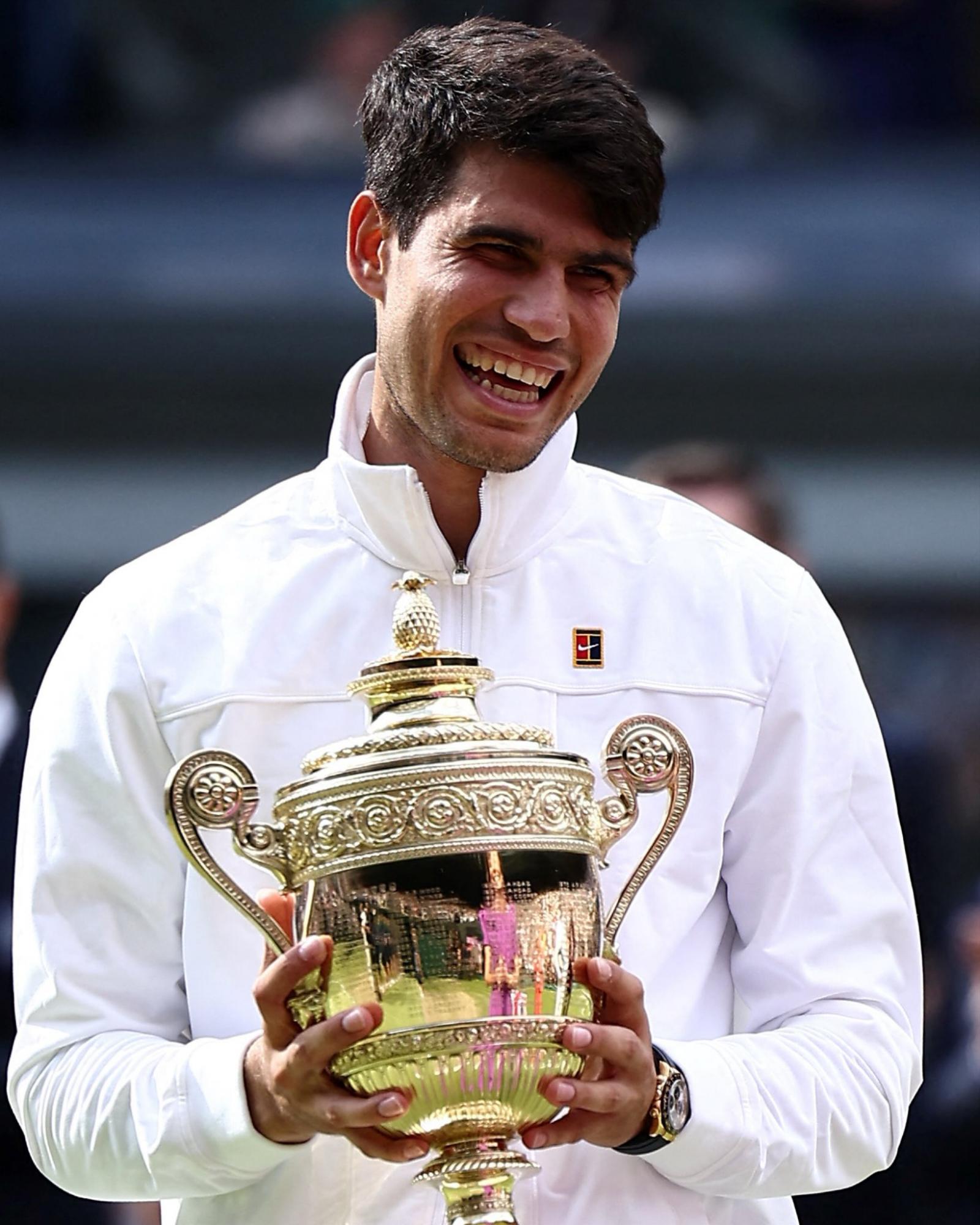 $!Alcaraz fulmina a Djokovic y se corona con su segundo título en Wimbledon