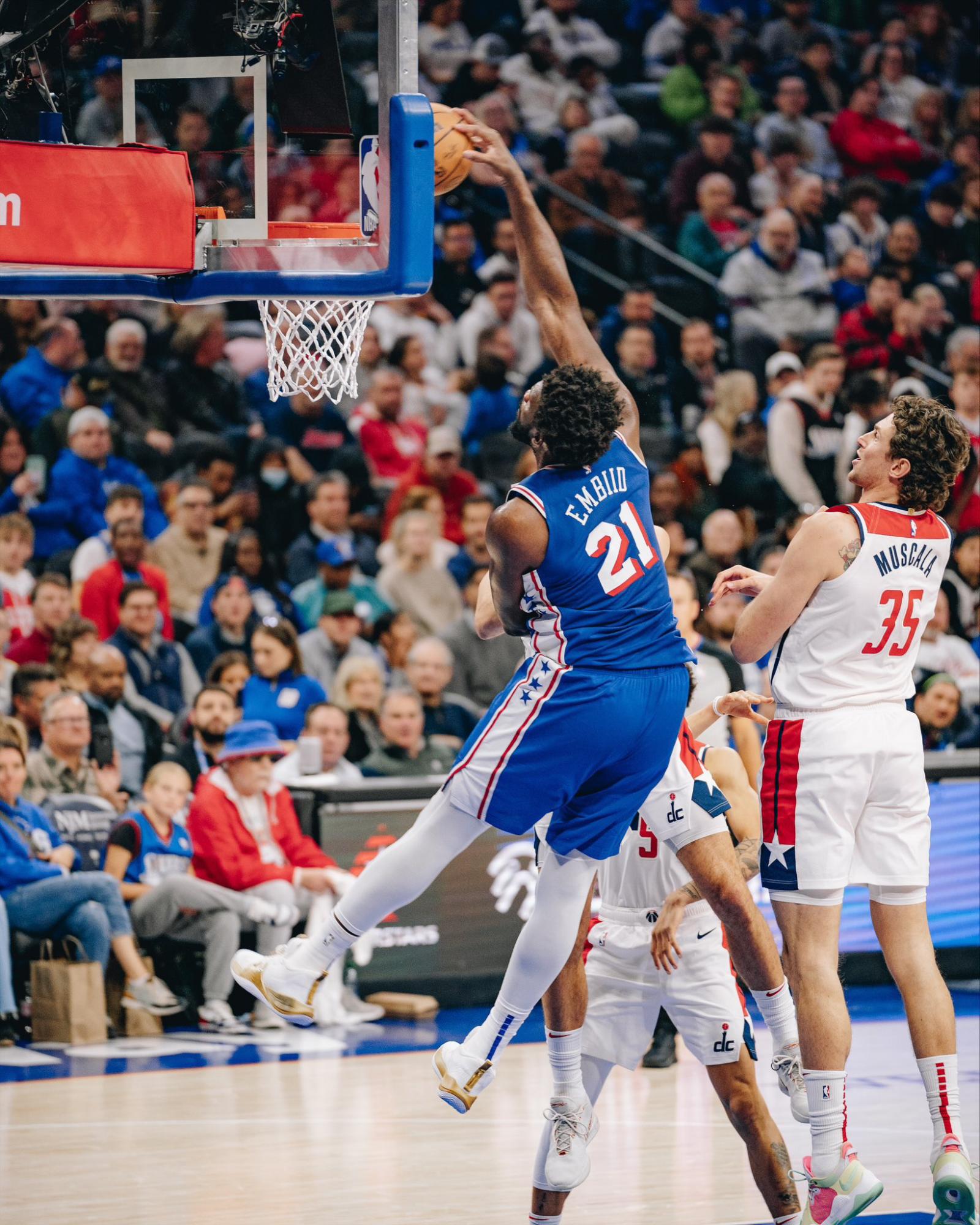 $!Joel Embiid se pierde resto de la pretemporada por lesión en la rodilla