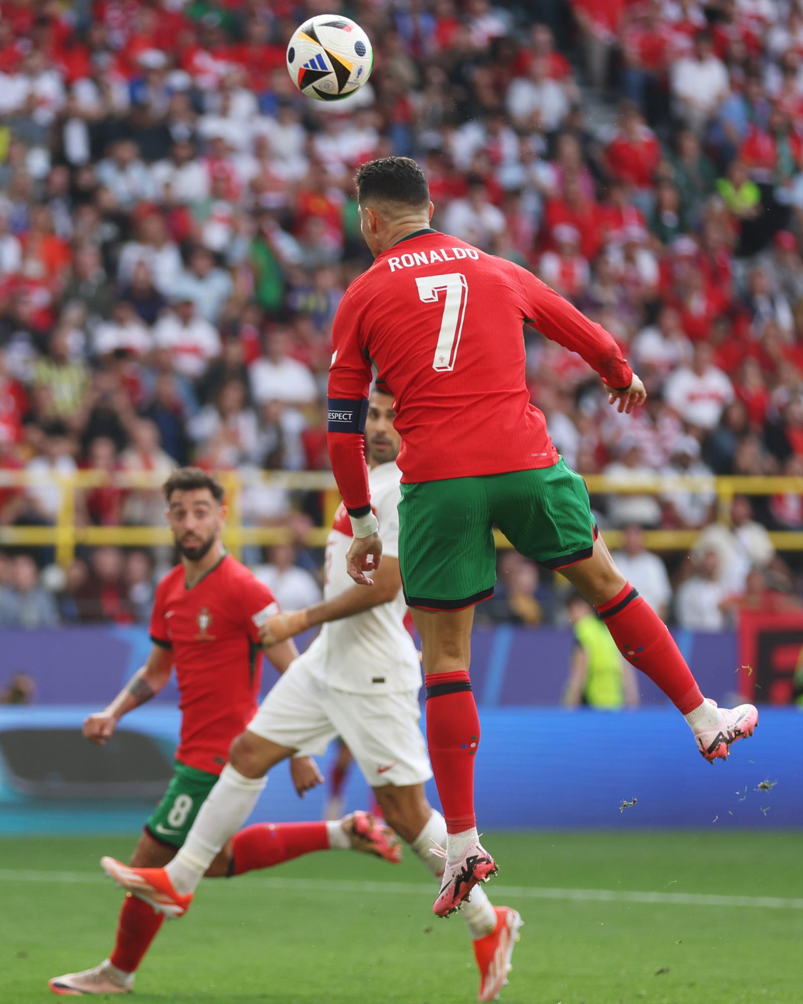 $!Portugal amarra el primer puesto al golear a Turquía