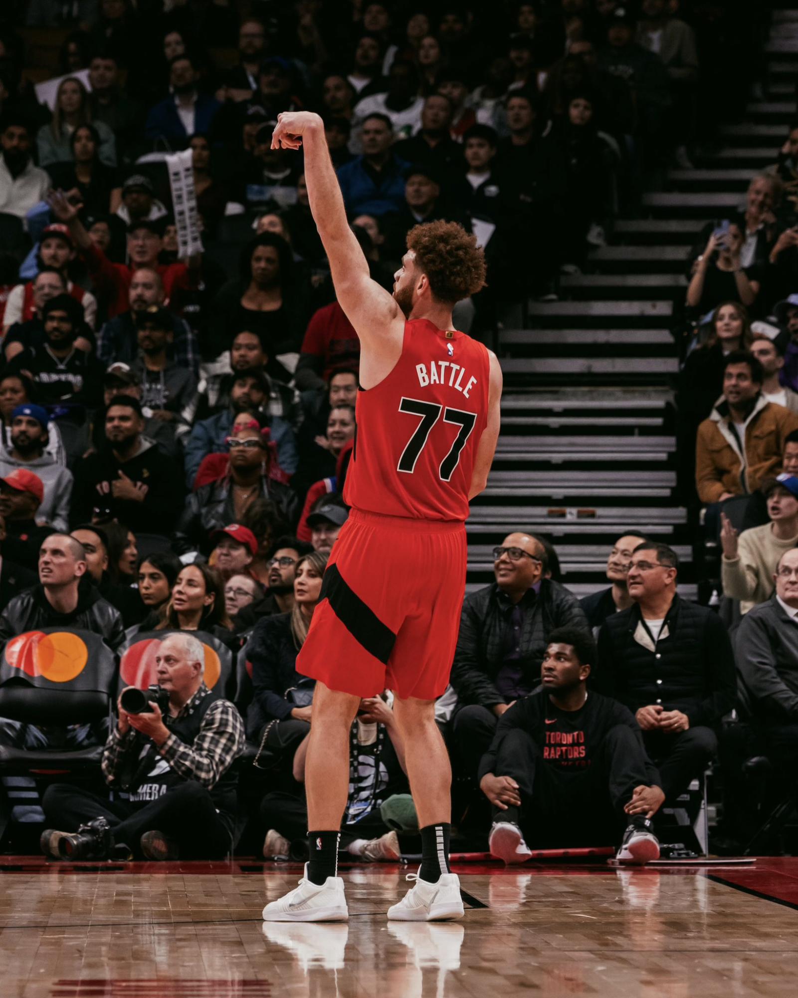 $!Toronto Raptors sorprende a Philadelphia 76ers en emocionante duelo