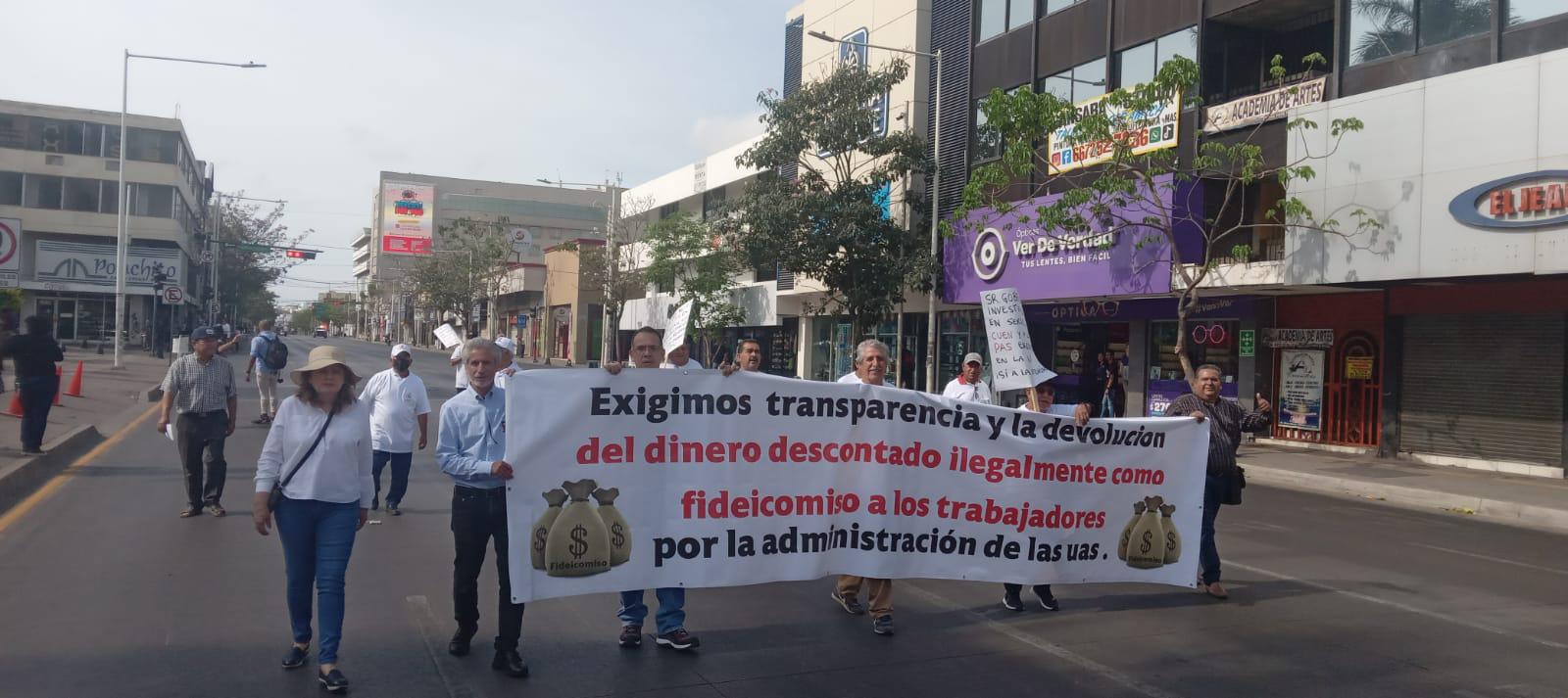 $!Marchan en Culiacán en conmemoración del Día del Trabajo