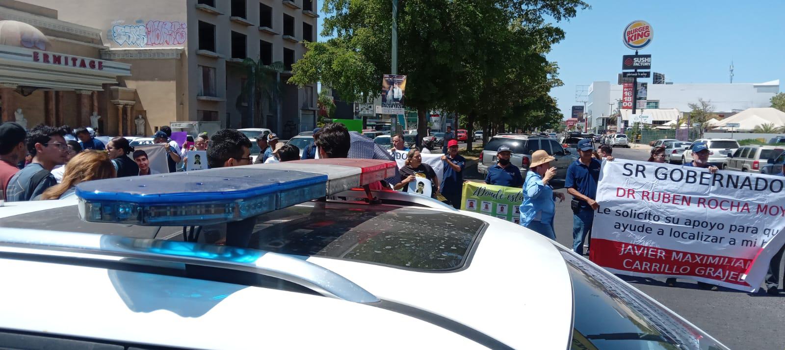 $!Llevan a Fiscalía de Sinaloa protesta por caso Javier Maximiliano; cierran la Sánchez Alonso