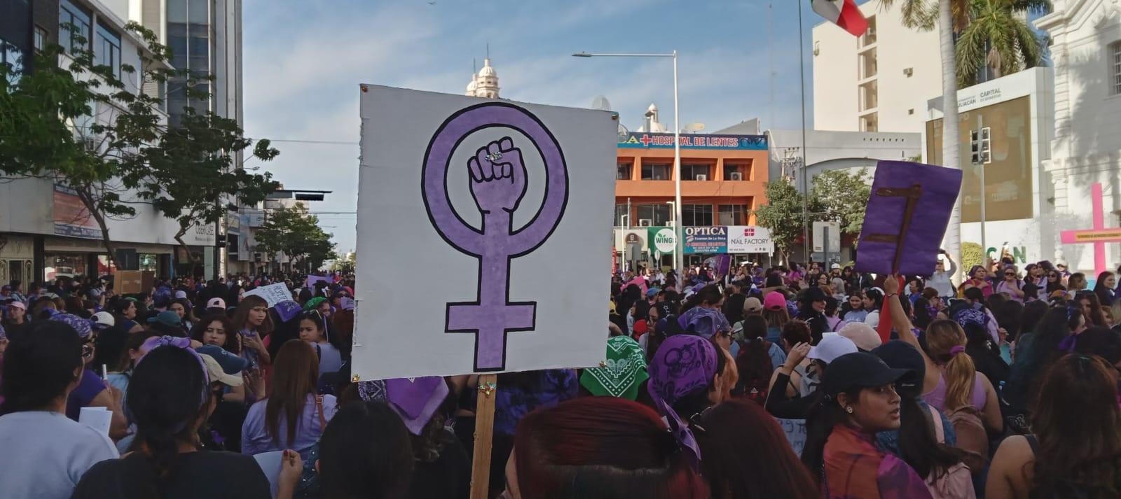 $!Más de 4 mil mujeres marchan por justicia, equidad, y por sus derechos, en Culiacán