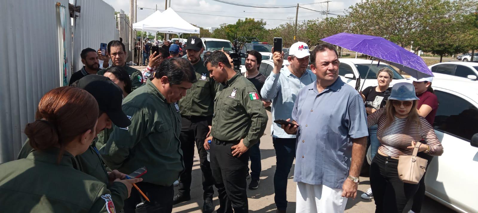 $!Agentes de la Fiscalía llegan a la UAS con orden de cateo