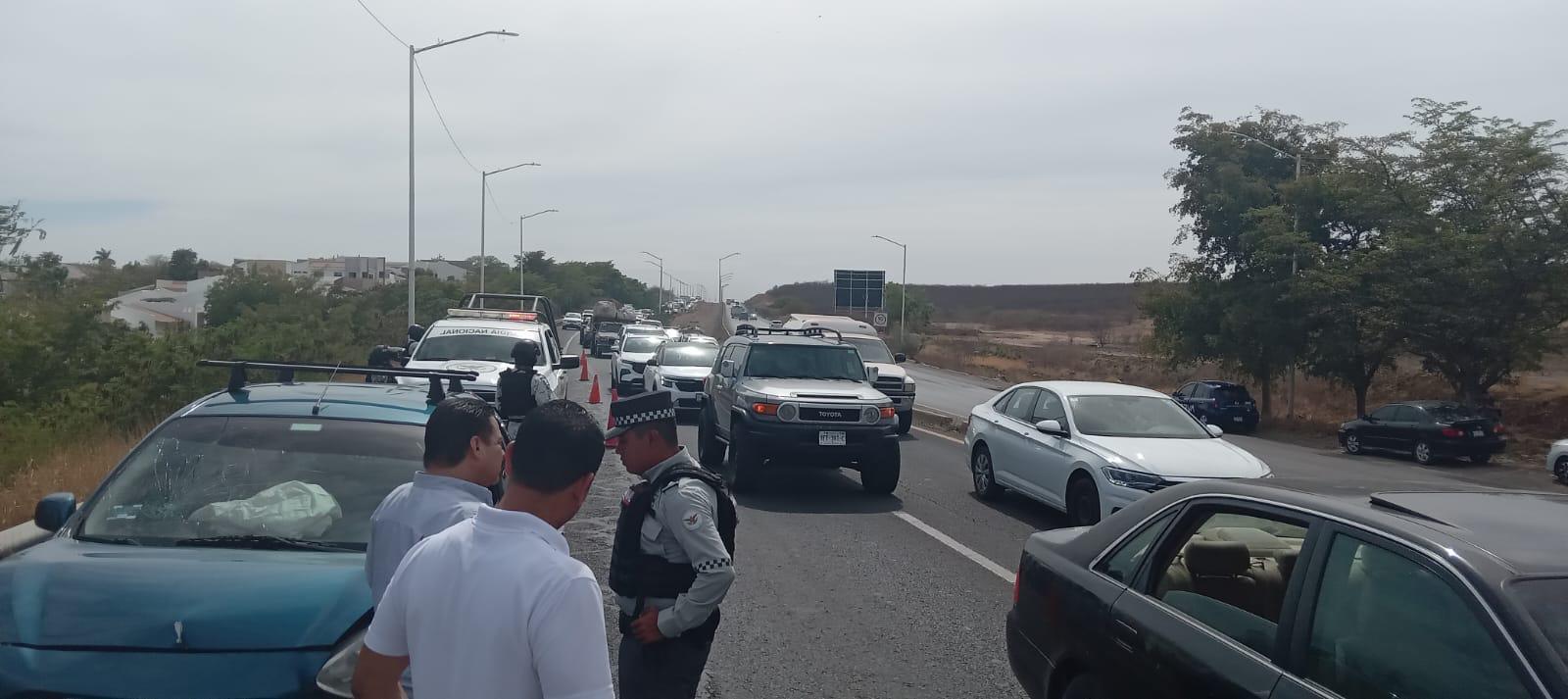 $!Choque en la Costerita, en Culiacán, provoca carambola y daños materiales