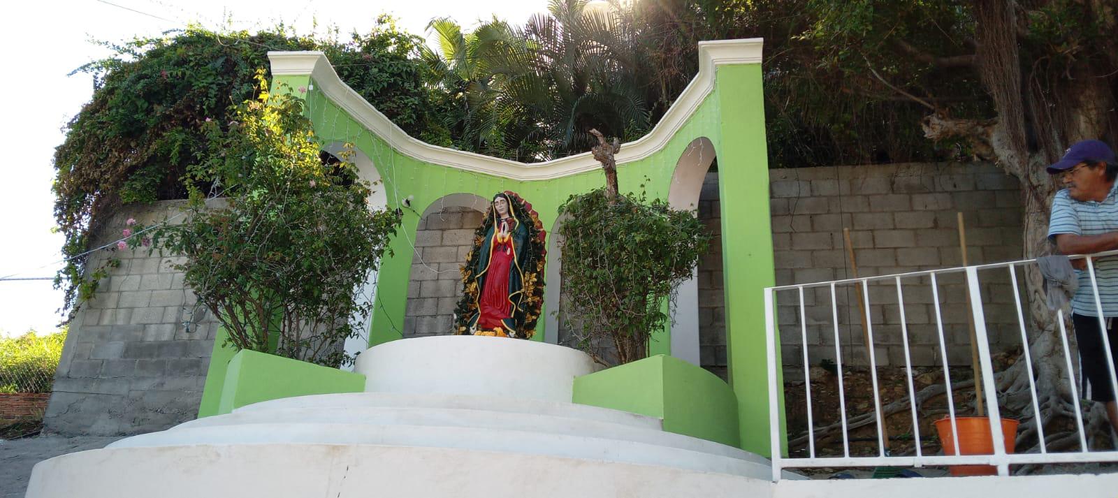 $!En la calle Morelos, una ermita se mantiene como el centro para honrar a la Virgen de Guadalupe