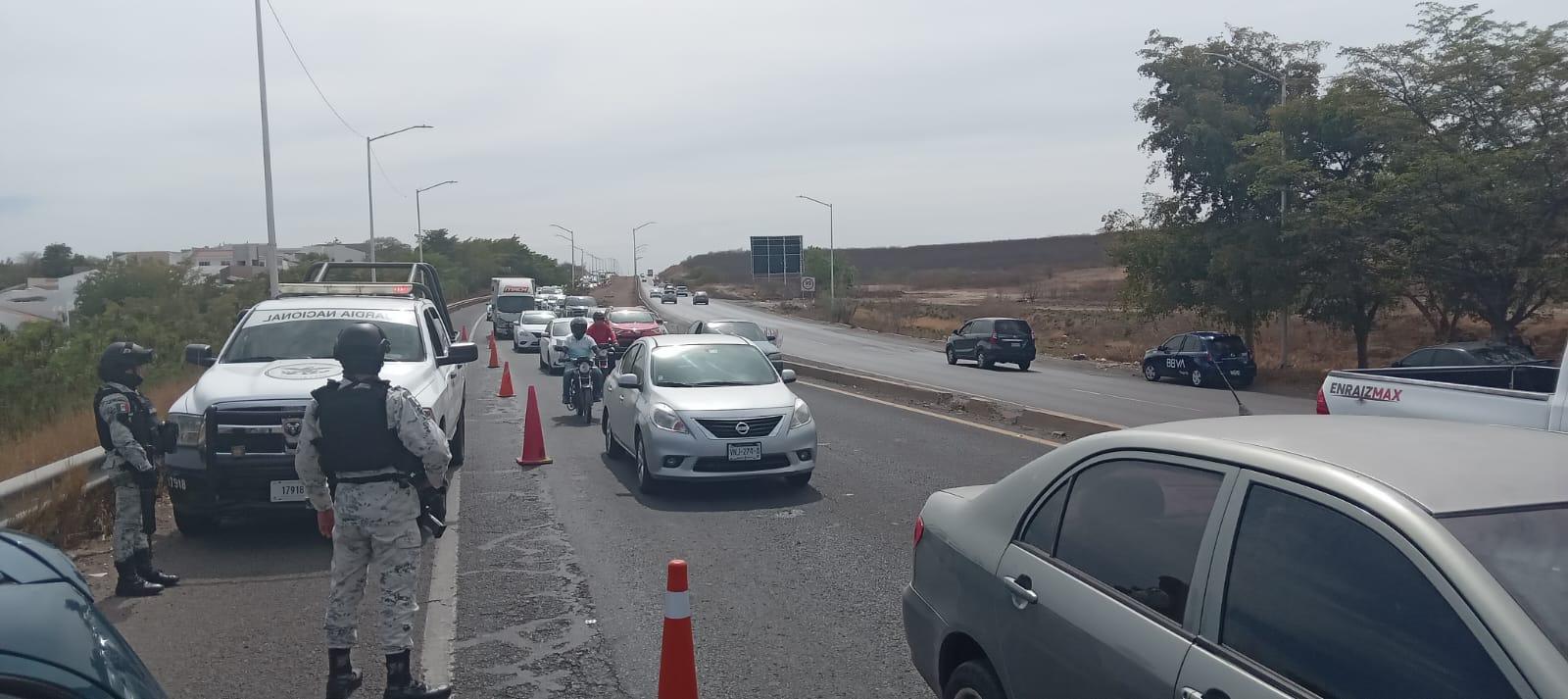 $!Choque en la Costerita, en Culiacán, provoca carambola y daños materiales