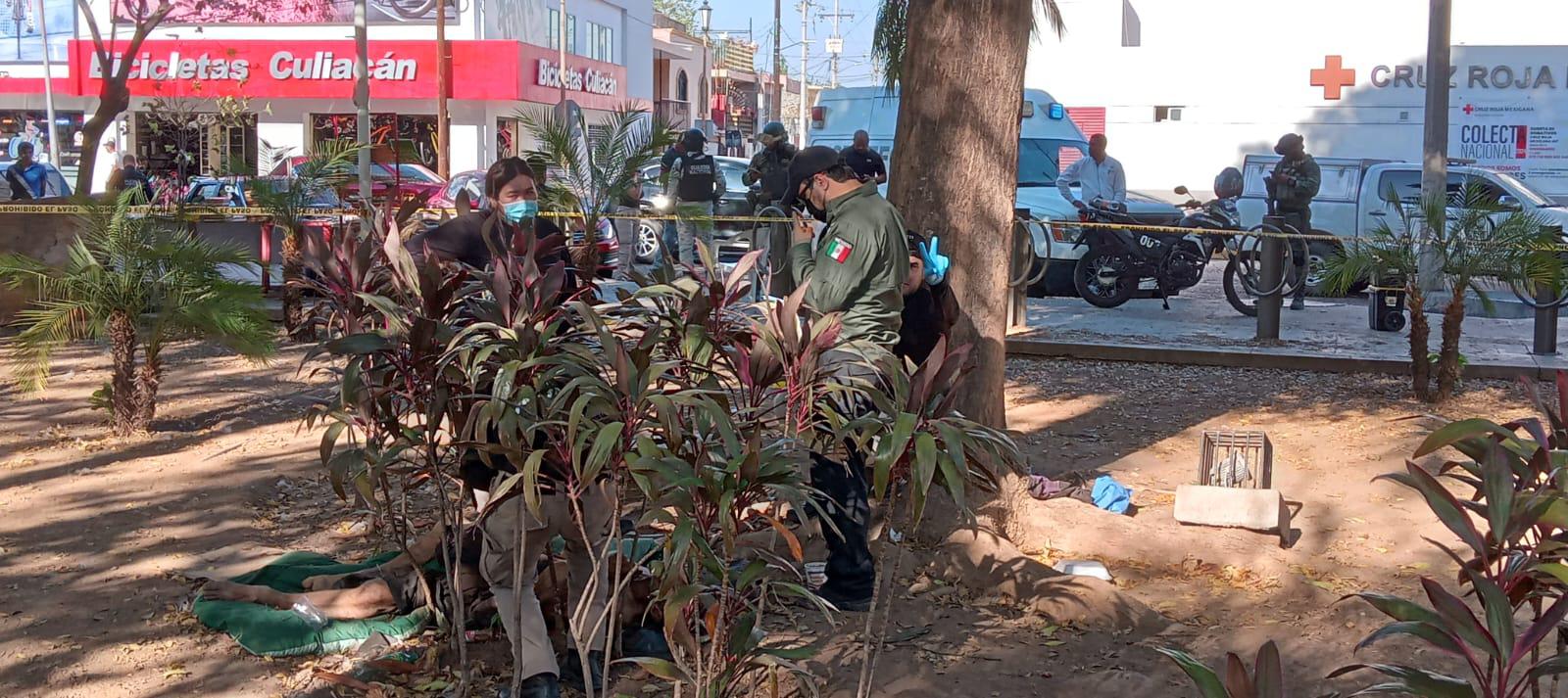 $!Muere adulto mayor en situación de calle el Parque Revolución en Culiacán