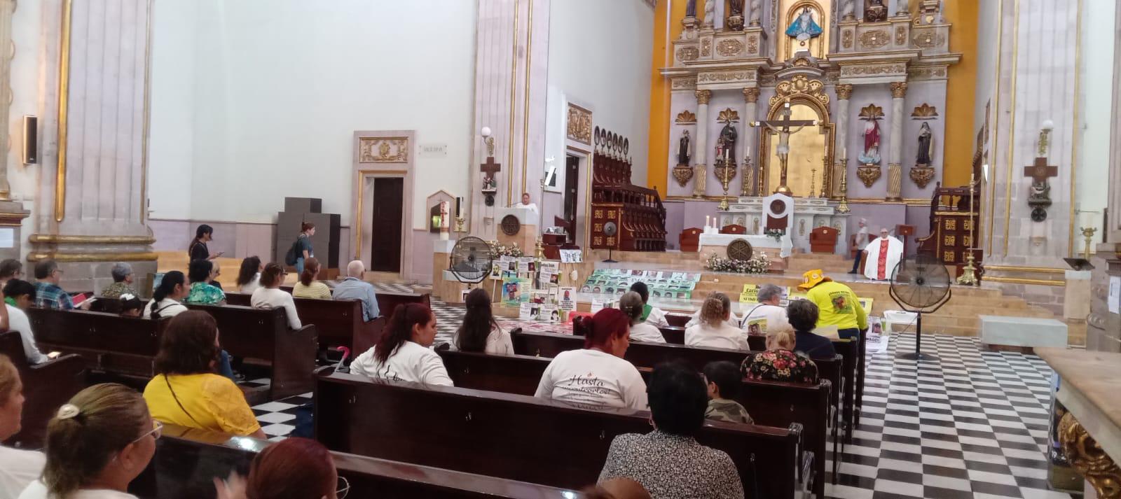 $!Colectivos de búsqueda de desaparecidos piden consuelo y esperanza en misa en la Catedral de Culiacán