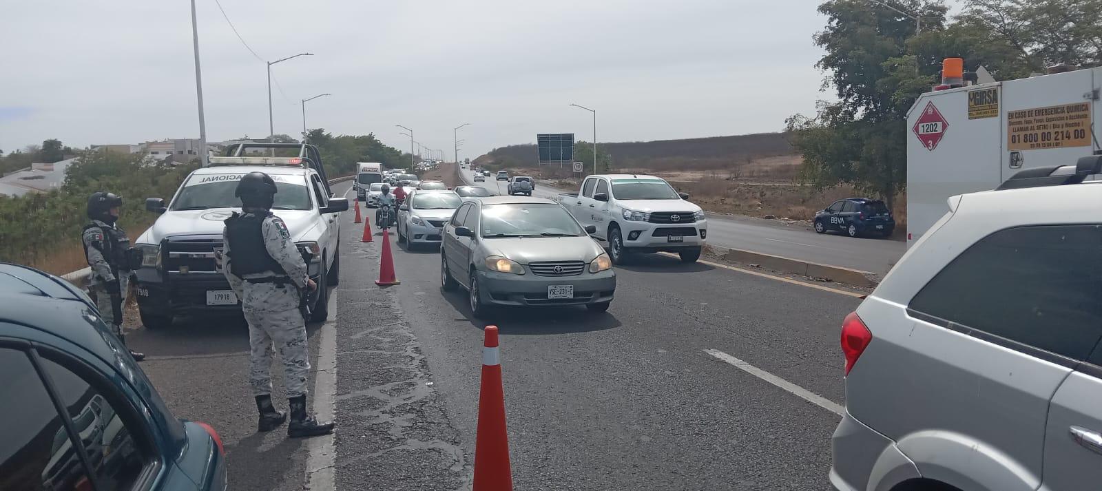 $!Choque en la Costerita, en Culiacán, provoca carambola y daños materiales