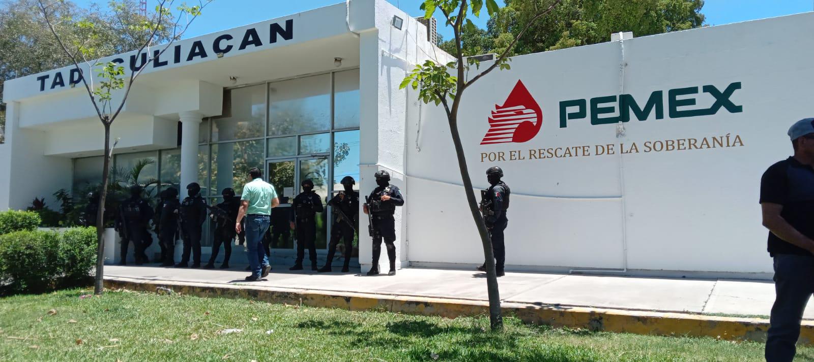 $!Agricultores logran tomar instalaciones de Pemex en Culiacán