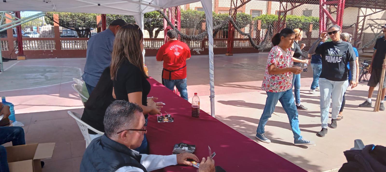 $!Con gran demanda inicia en Mazatlán reparto de lentes para ver eclipse solar