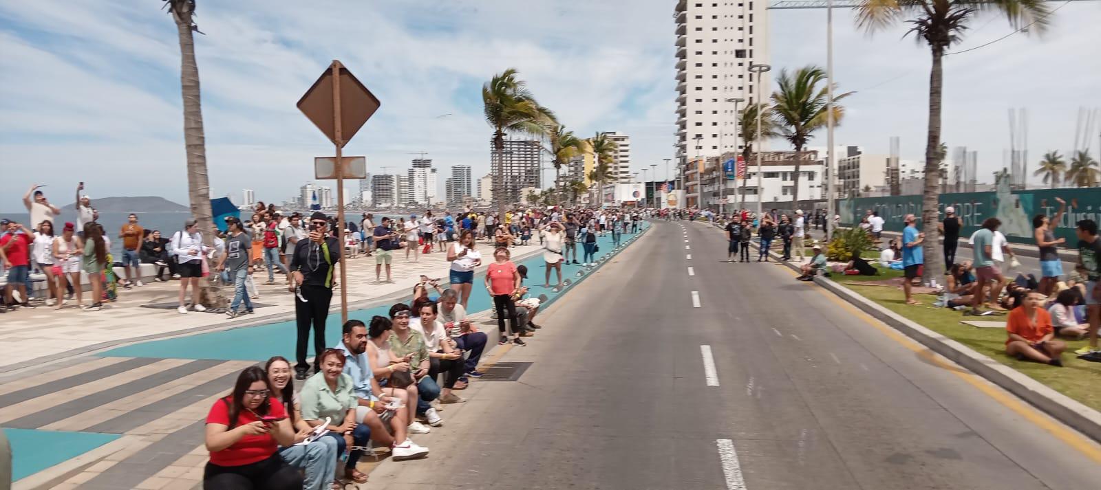 $!Cautiva y emociona el Eclipse Total de Sol a miles en Mazatlán