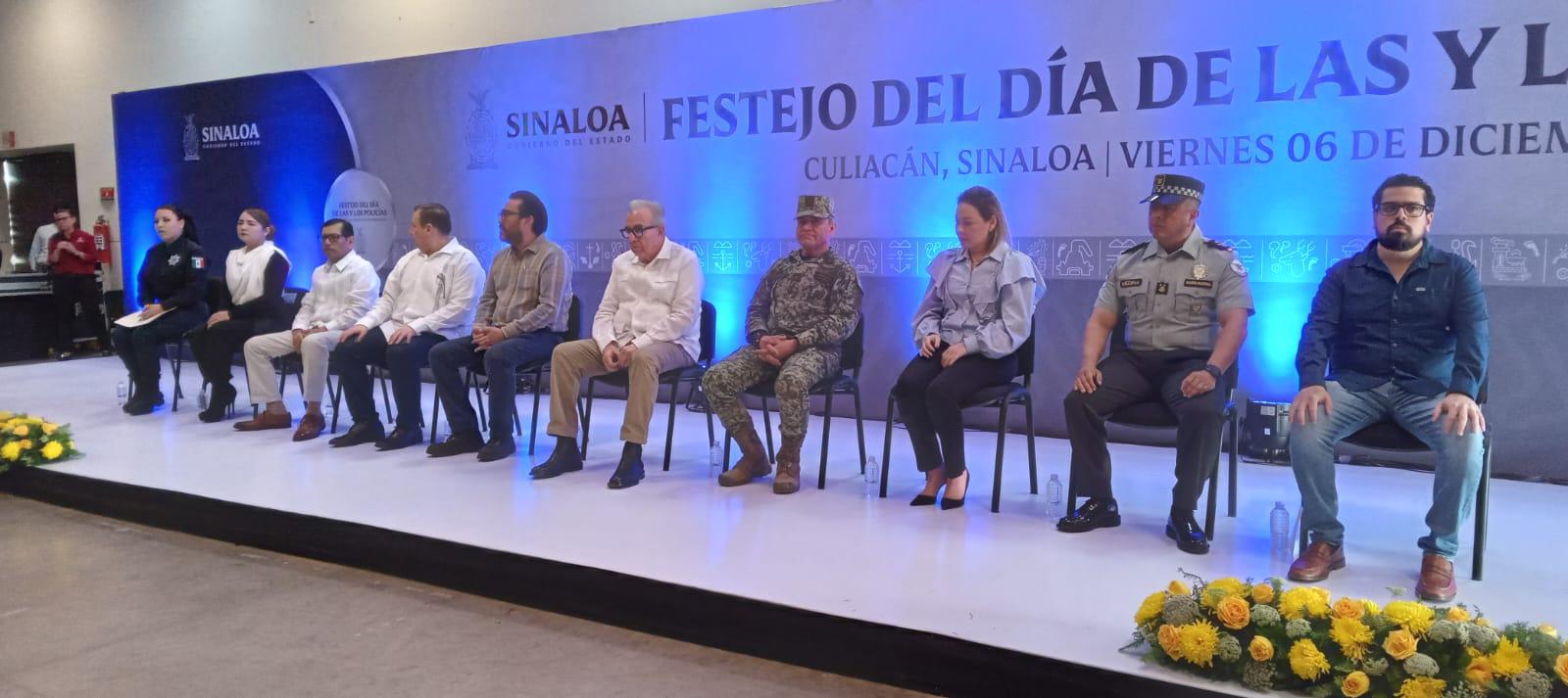 $!Gobierno del Estado honra a policías de Sinaloa con entrega de patrullas y festejo decembrino