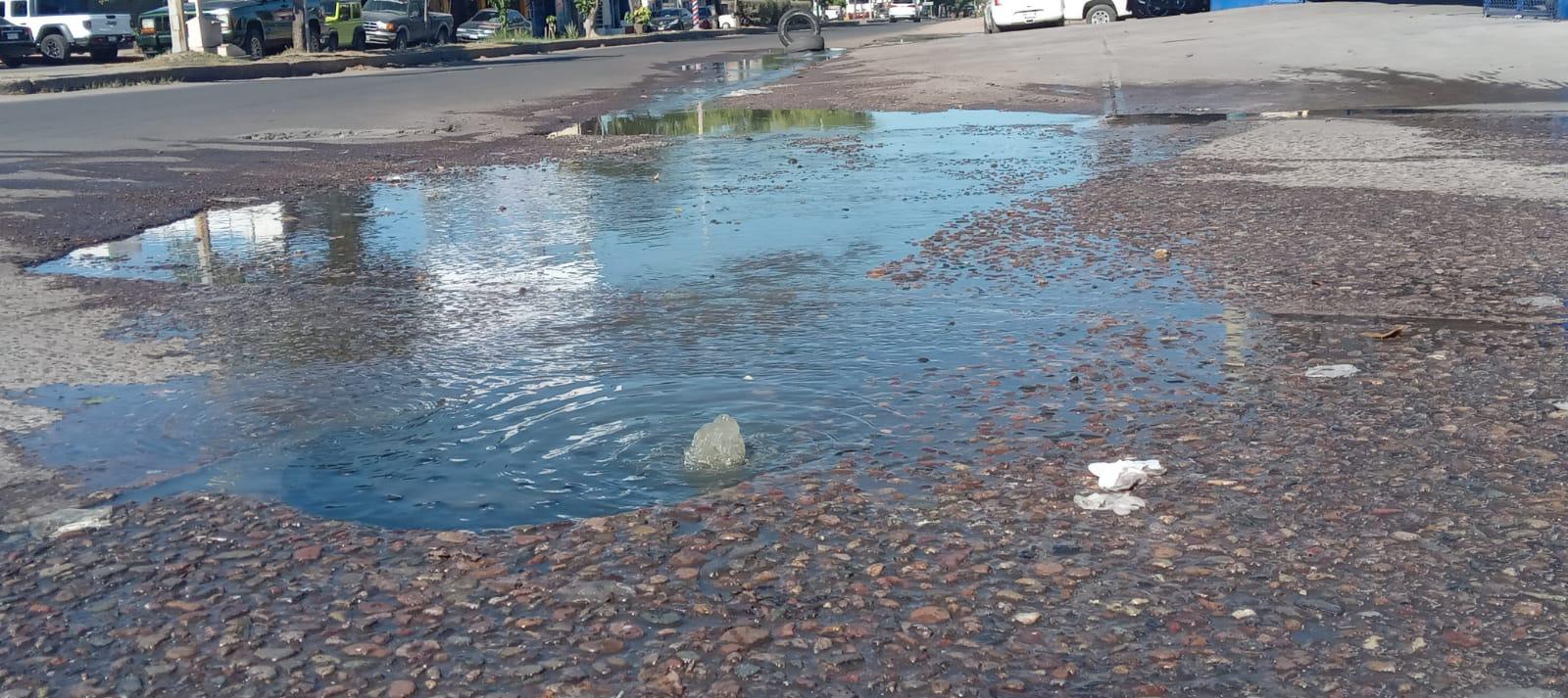 $!Comerciantes de la Guadalupe Victoria, en Culiacán, denuncian fuga de aguas negras