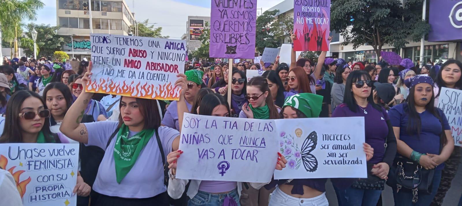 $!Más de 4 mil mujeres marchan por justicia, equidad, y por sus derechos, en Culiacán