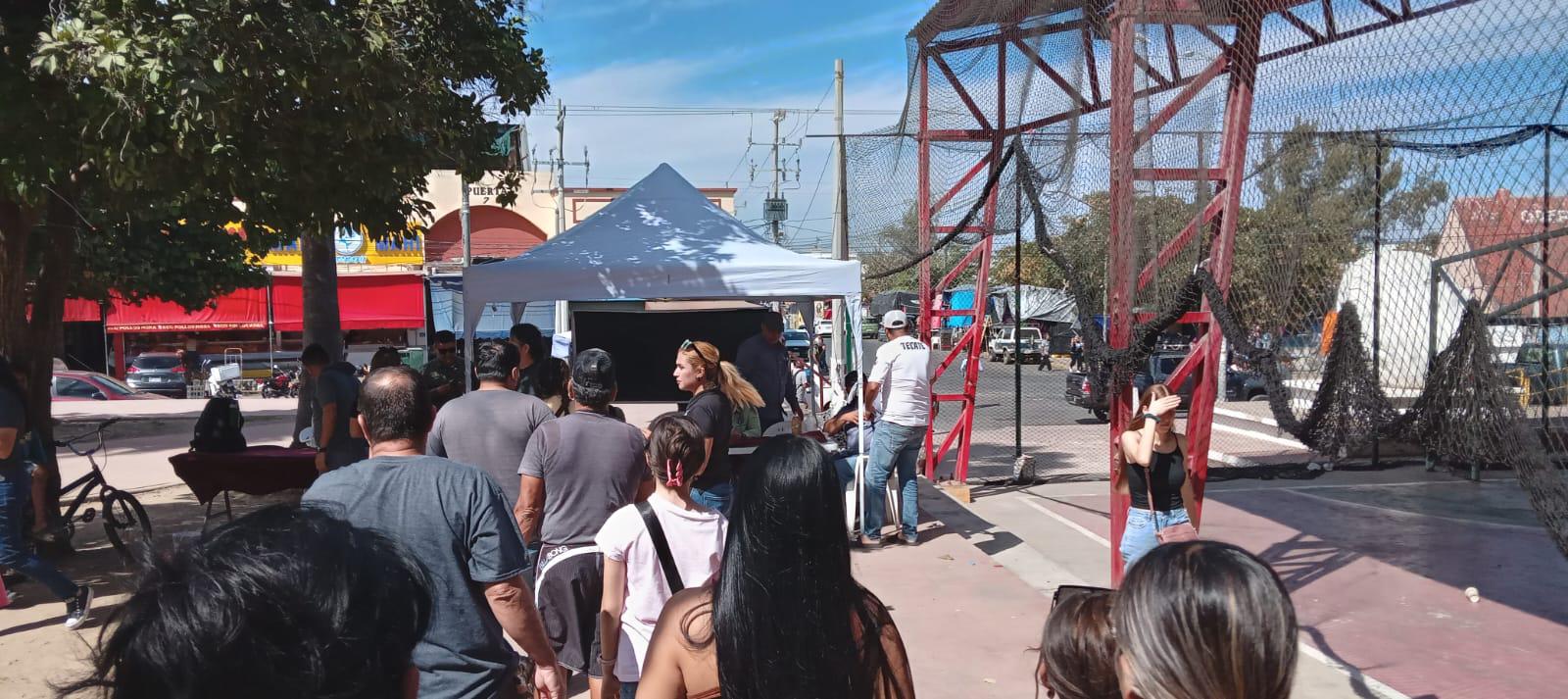 $!Con gran demanda inicia en Mazatlán reparto de lentes para ver eclipse solar