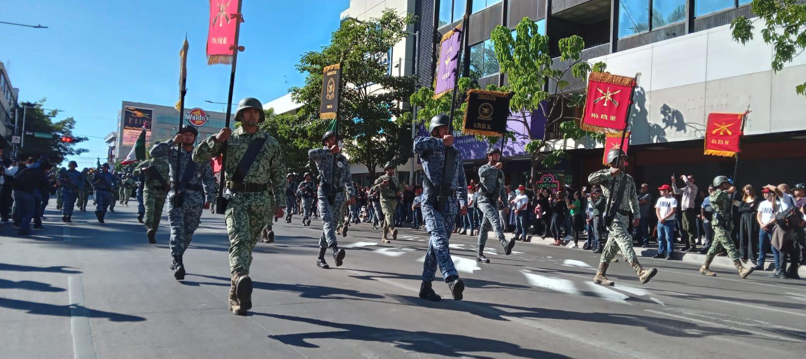 $!Charros, militares, adelitas y deportistas desfilan en conmemoración de la Revolución Mexicana, en Culiacán